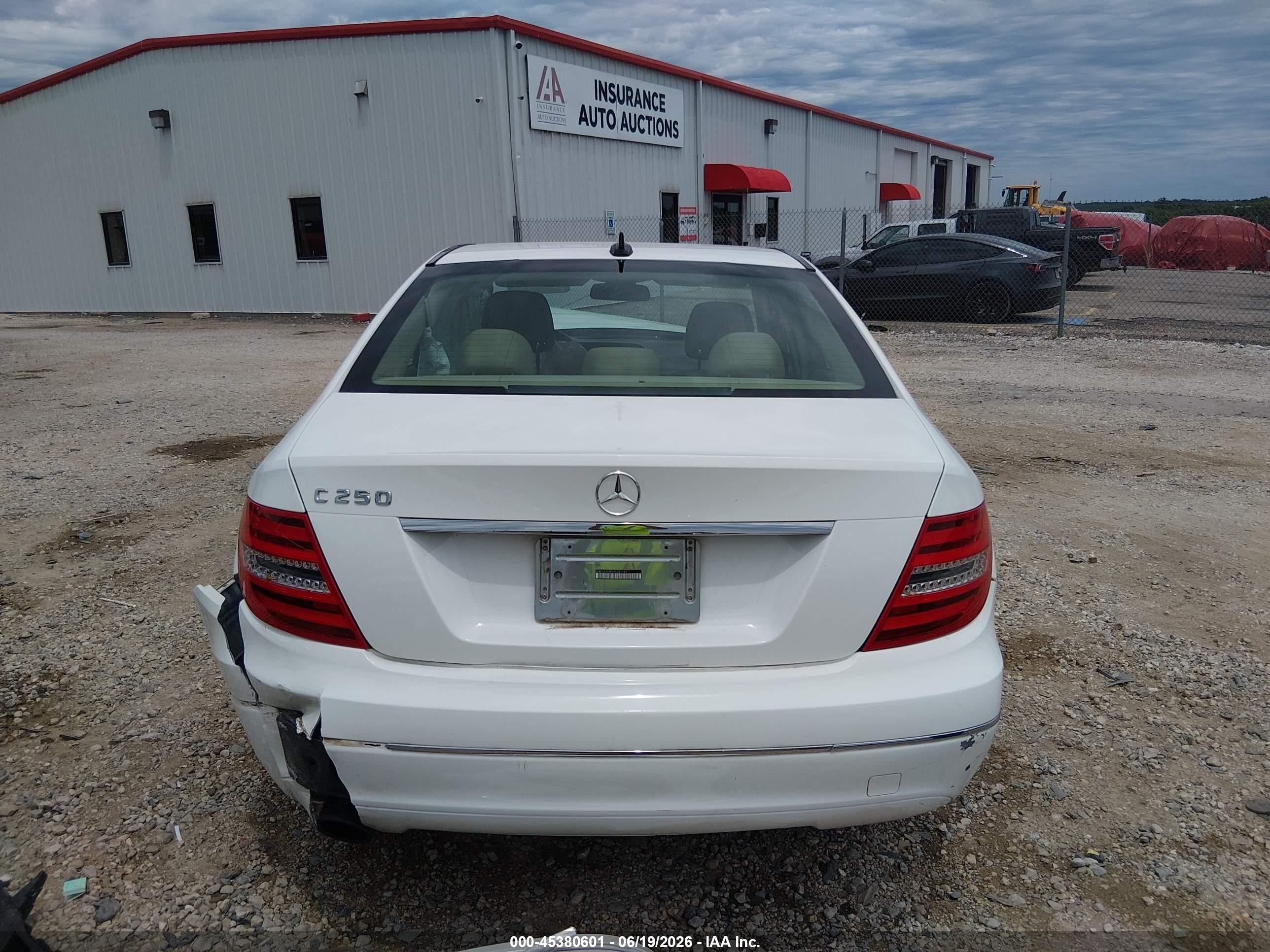 2013 Mercedes-benz C 250 Luxury White vin: WDDGF4HB9DR281183