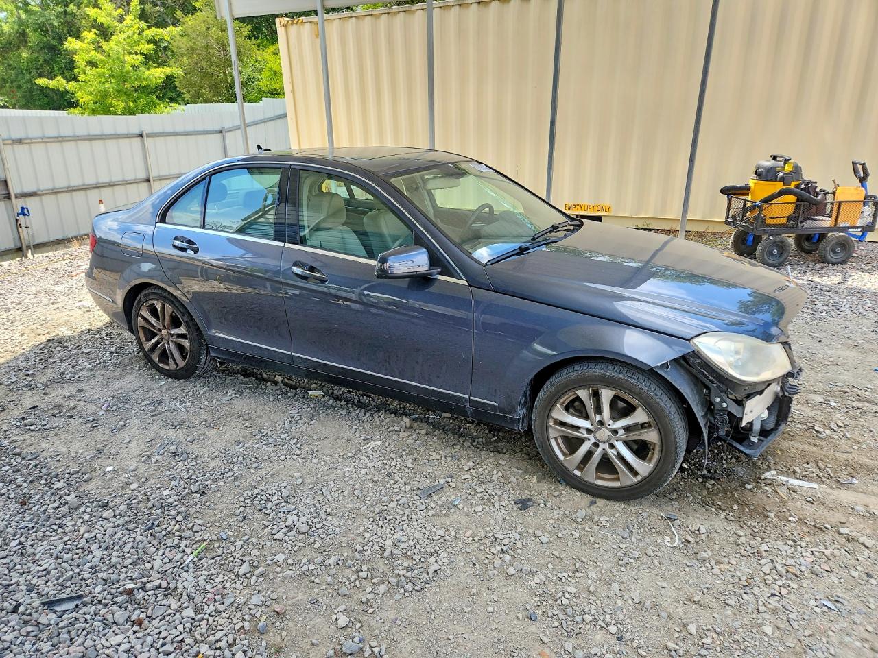2013 Mercedes-benz C 250 Угольный vin: WDDGF4HB9DR294337