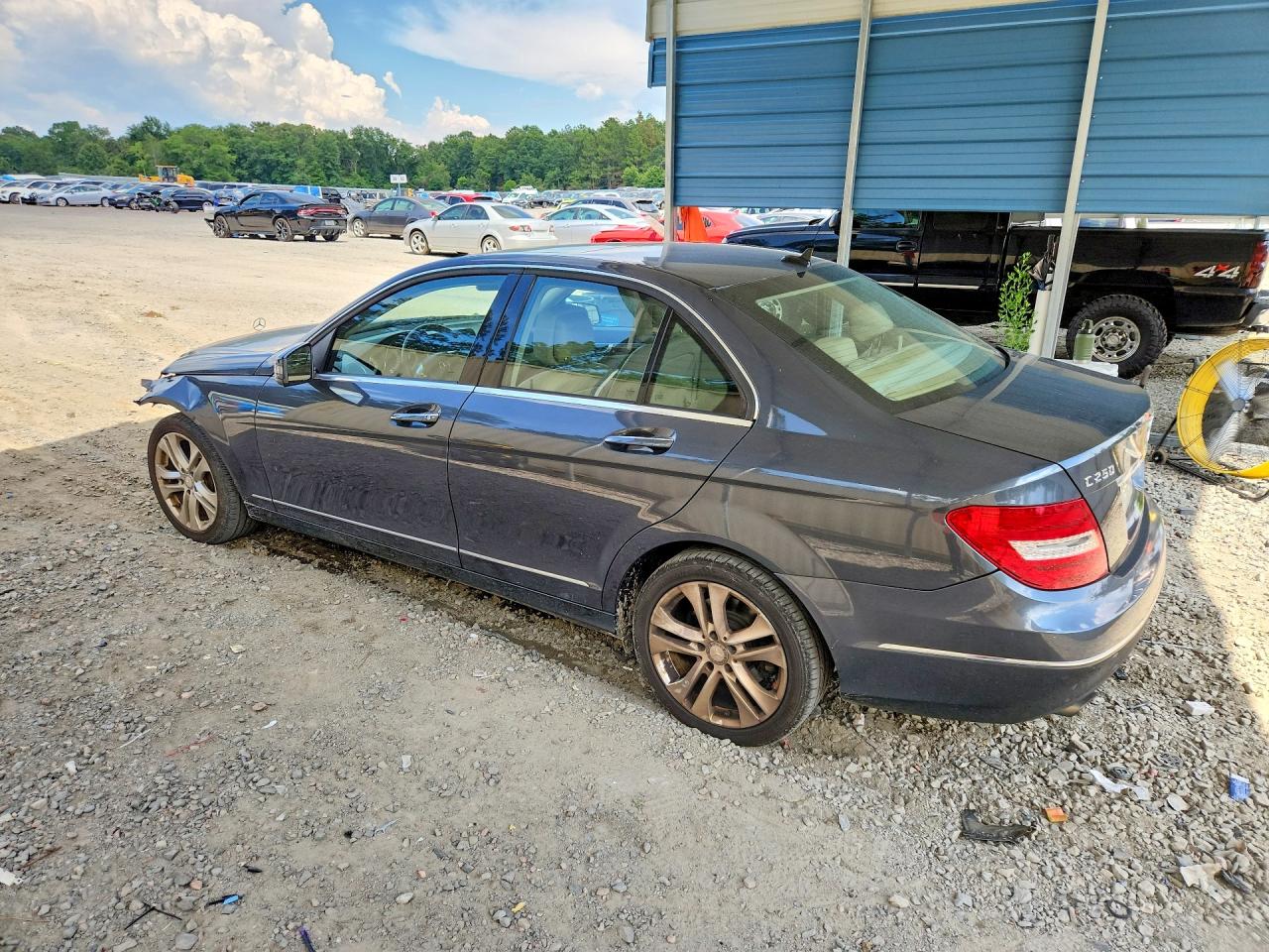 2013 Mercedes-benz C 250 Угольный vin: WDDGF4HB9DR294337