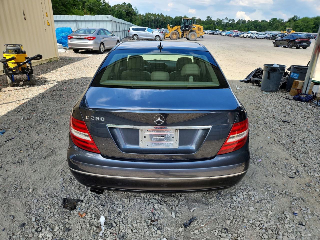 2013 Mercedes-benz C 250 Угольный vin: WDDGF4HB9DR294337