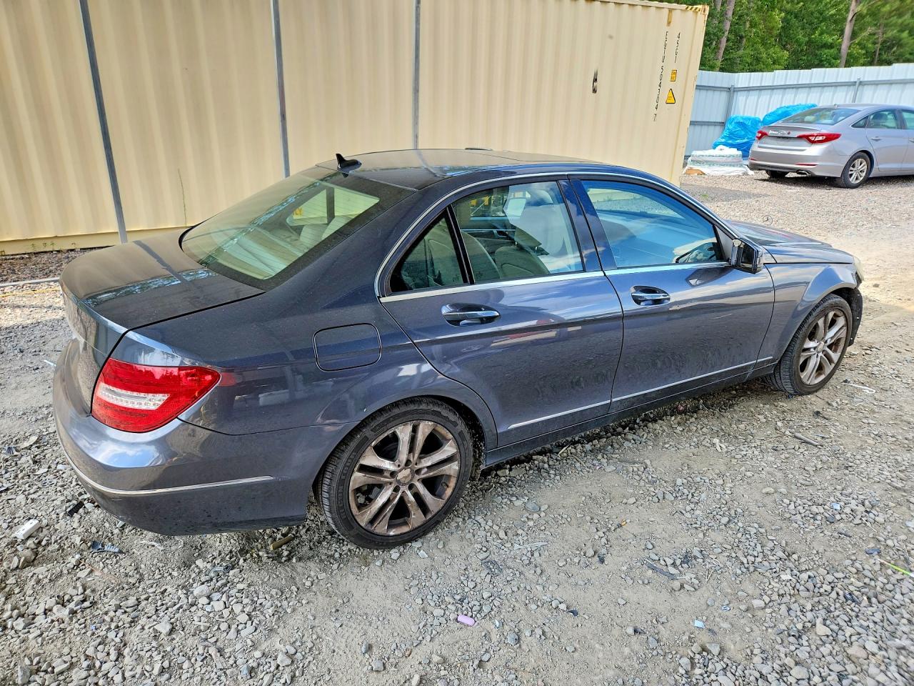 2013 Mercedes-benz C 250 Угольный vin: WDDGF4HB9DR294337