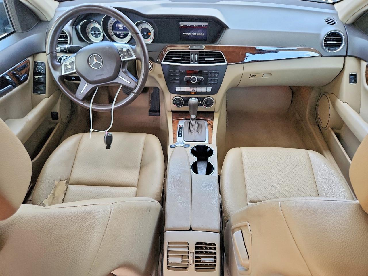 2013 Mercedes-benz C 250 Угольный vin: WDDGF4HB9DR294337