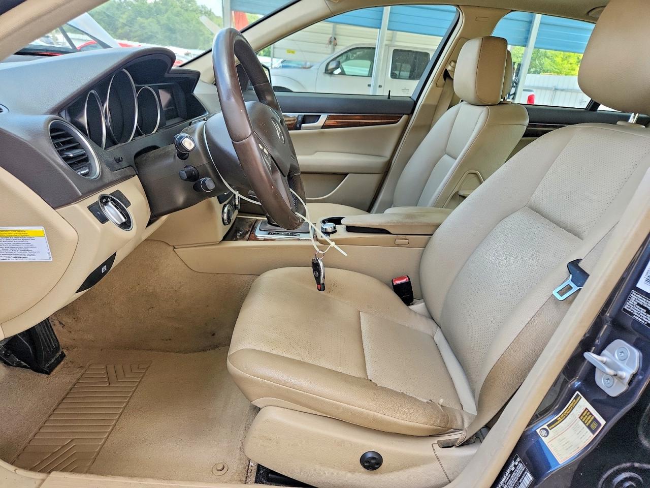 2013 Mercedes-benz C 250 Угольный vin: WDDGF4HB9DR294337