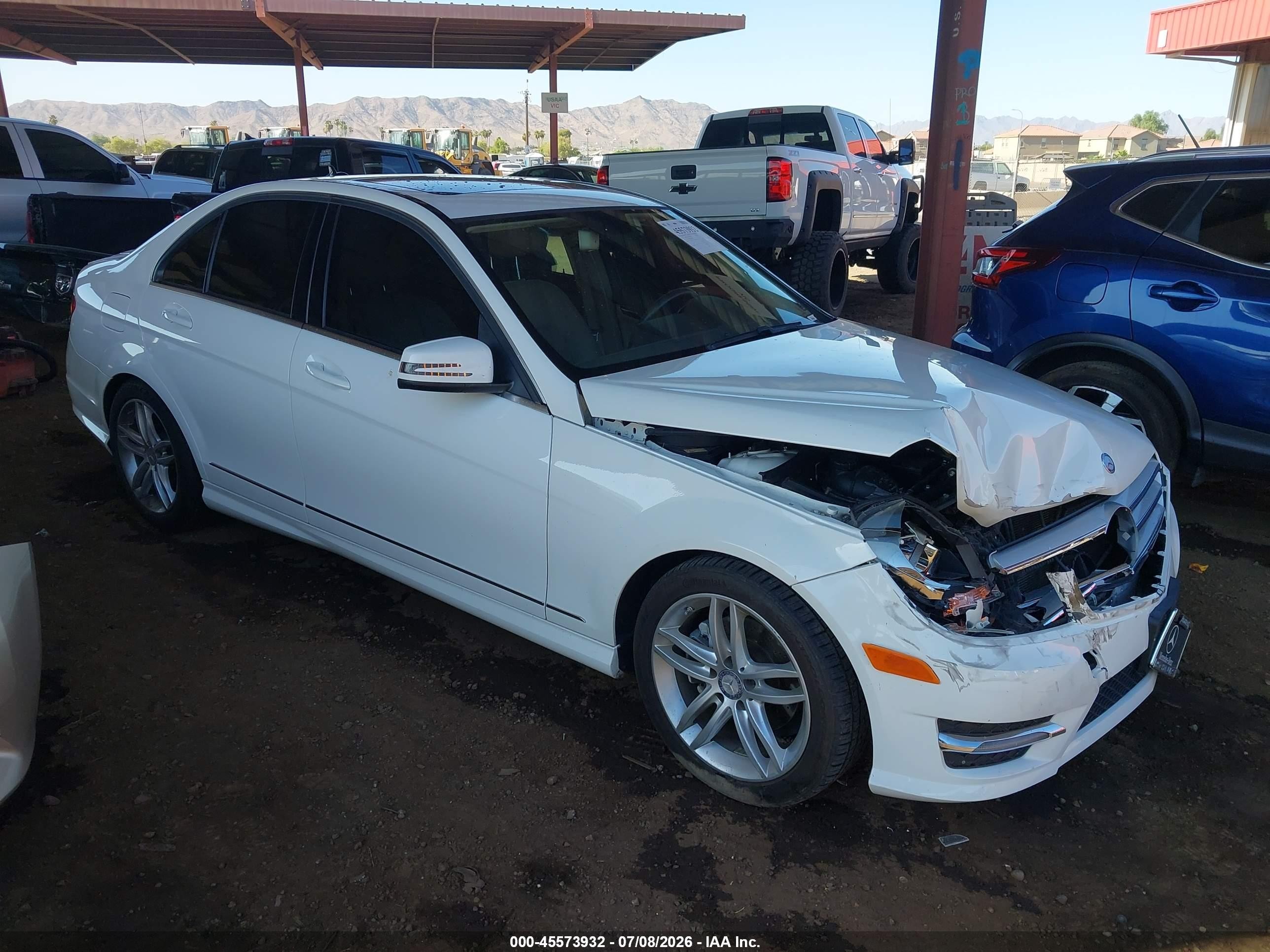 2013 Mercedes-benz C 250 Sport Белый vin: WDDGF4HB9DR298808
