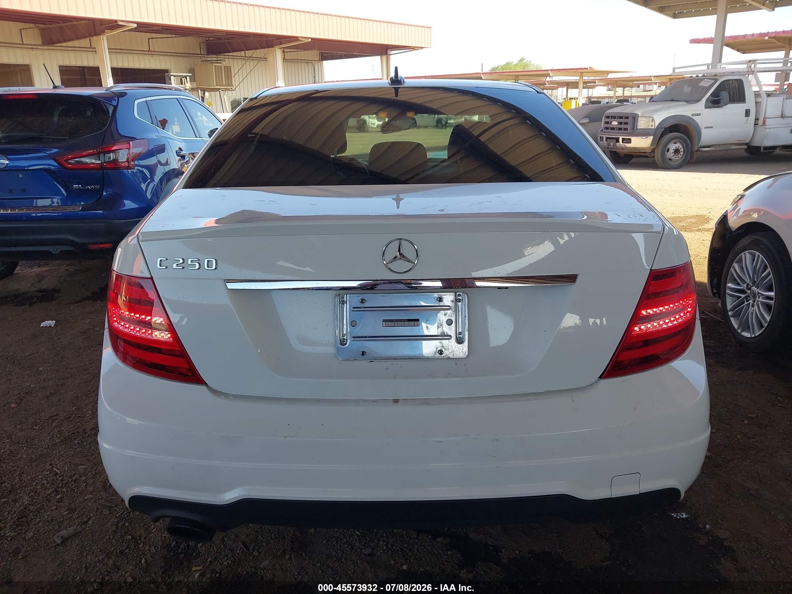2013 Mercedes-benz C 250 Sport White vin: WDDGF4HB9DR298808