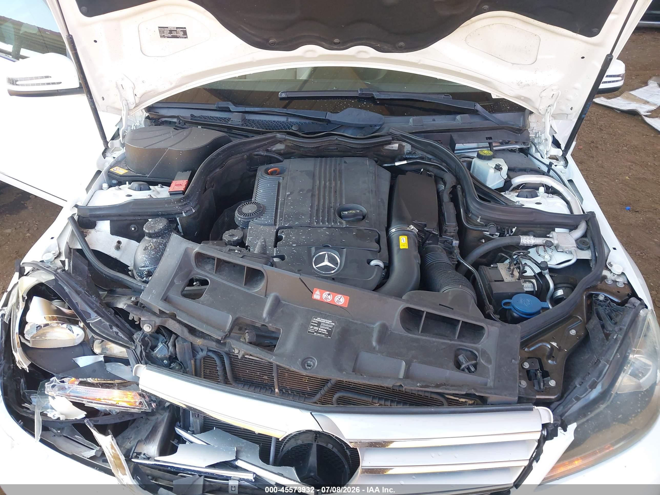 2013 Mercedes-benz C 250 Sport White vin: WDDGF4HB9DR298808