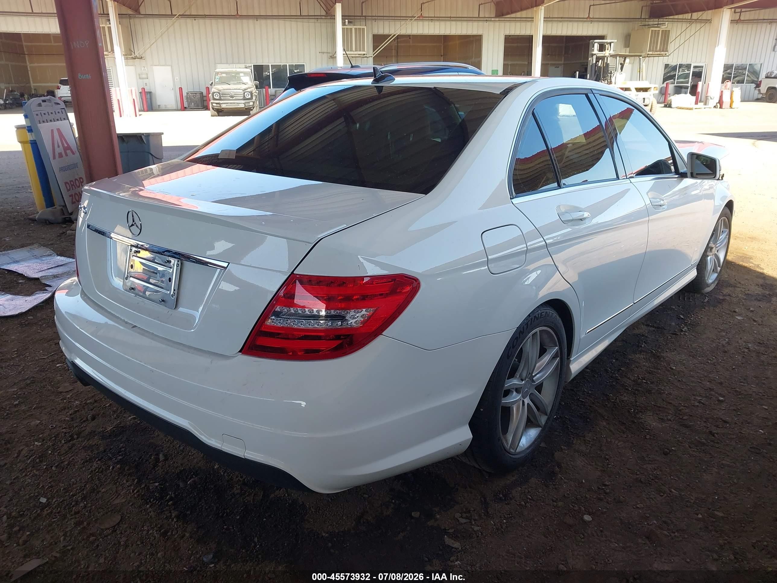 2013 Mercedes-benz C 250 Sport White vin: WDDGF4HB9DR298808