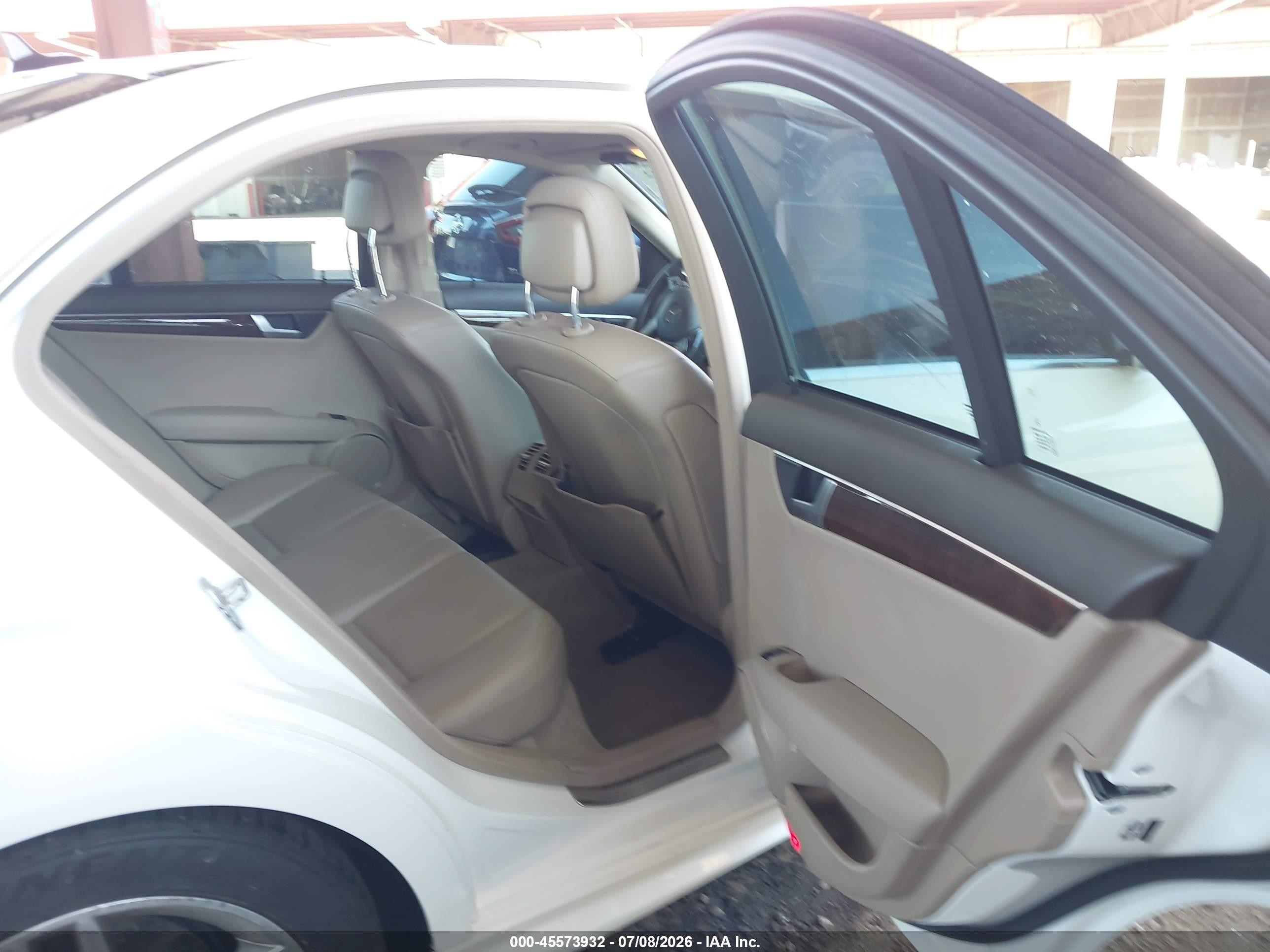 2013 Mercedes-benz C 250 Sport White vin: WDDGF4HB9DR298808
