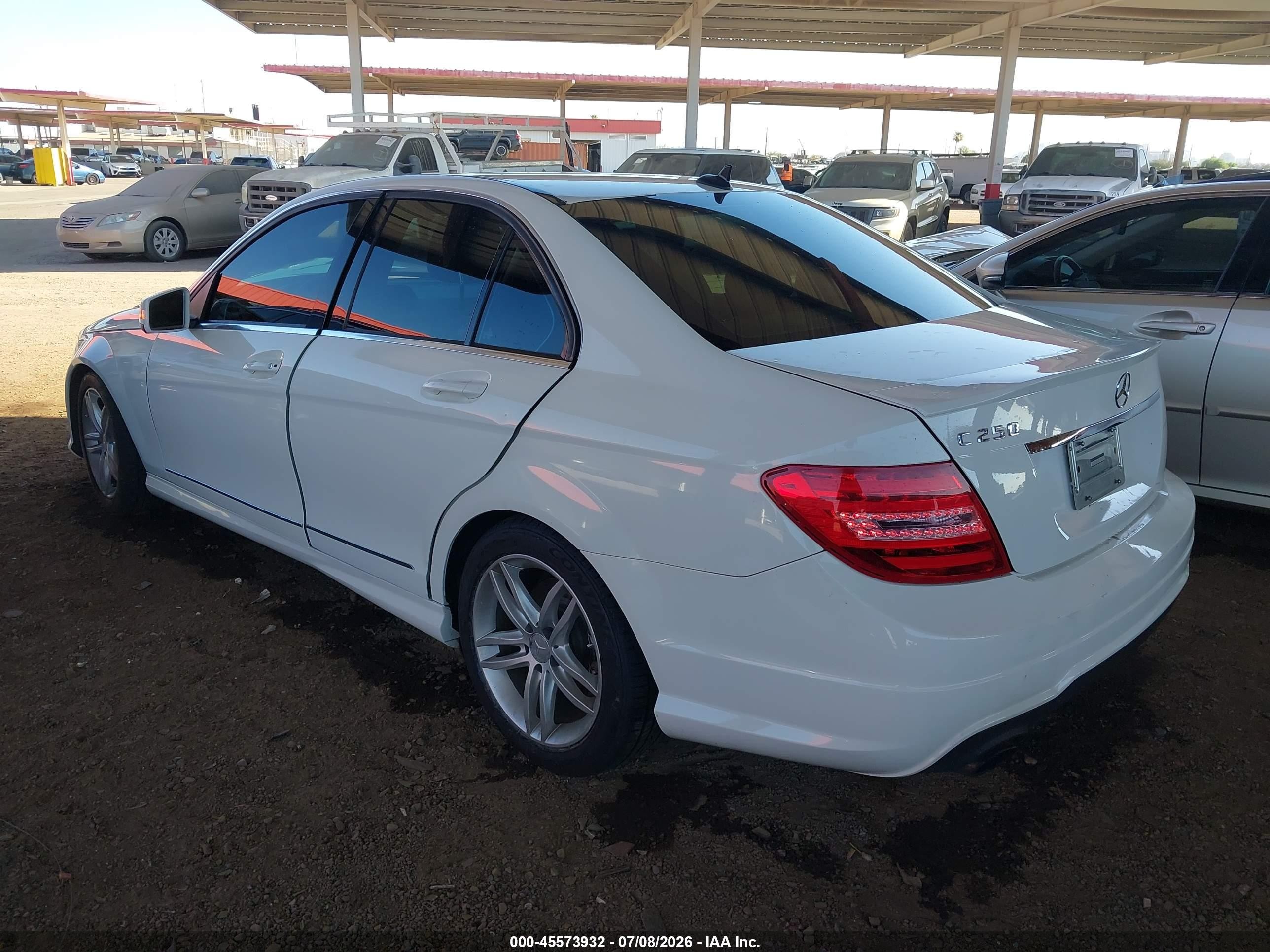 2013 Mercedes-benz C 250 Sport White vin: WDDGF4HB9DR298808