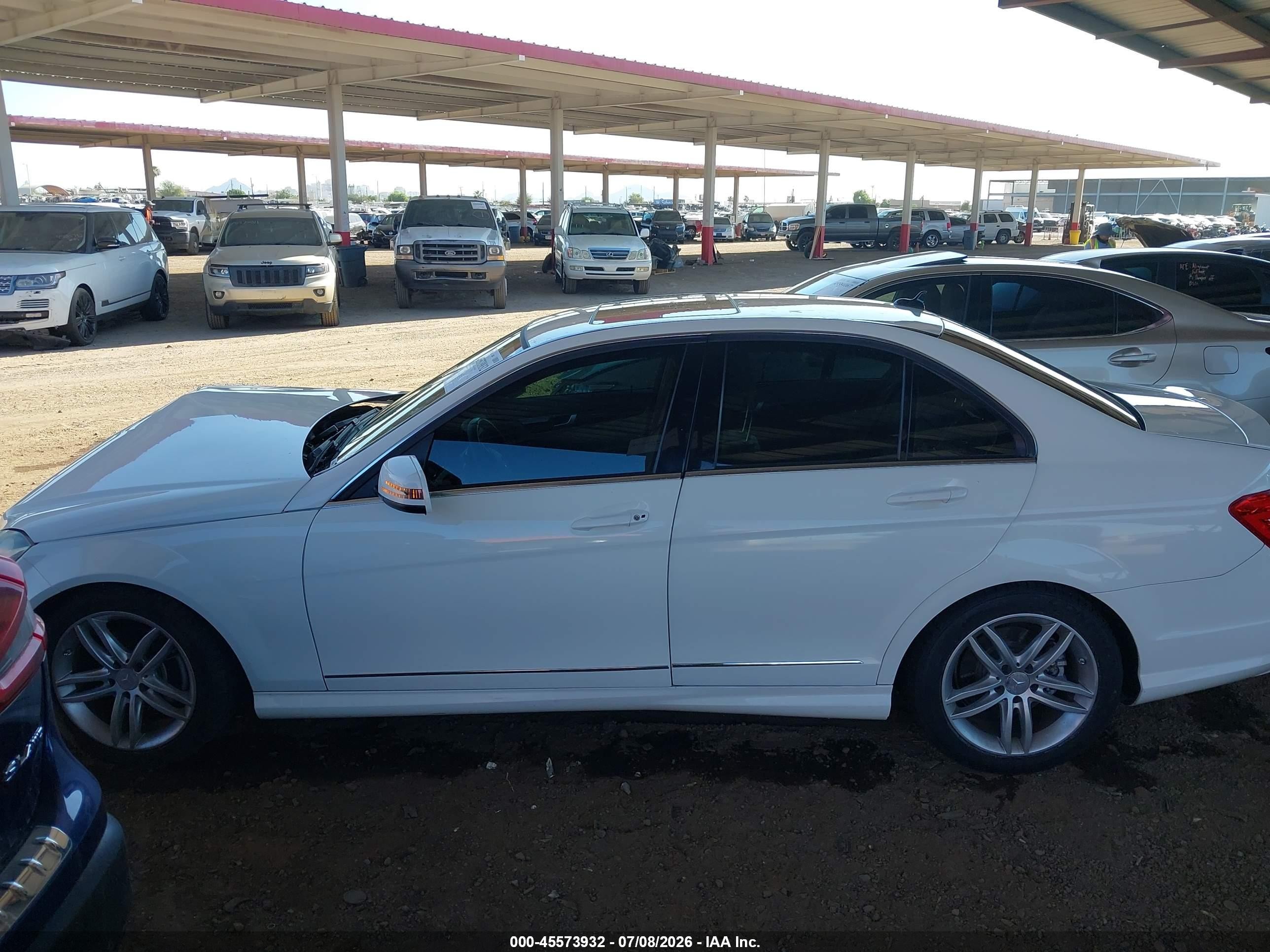 2013 Mercedes-benz C 250 Sport White vin: WDDGF4HB9DR298808