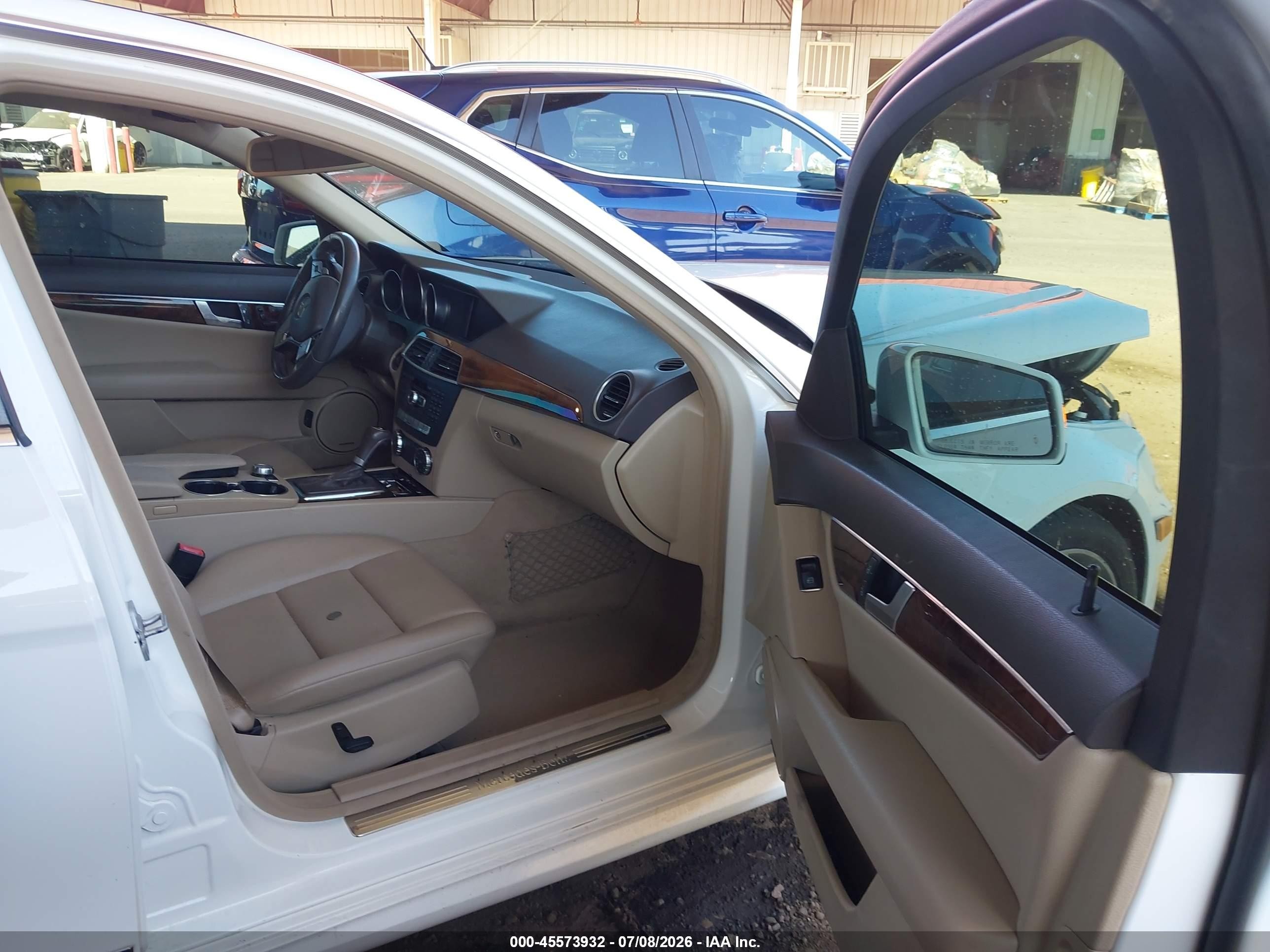 2013 Mercedes-benz C 250 Sport White vin: WDDGF4HB9DR298808