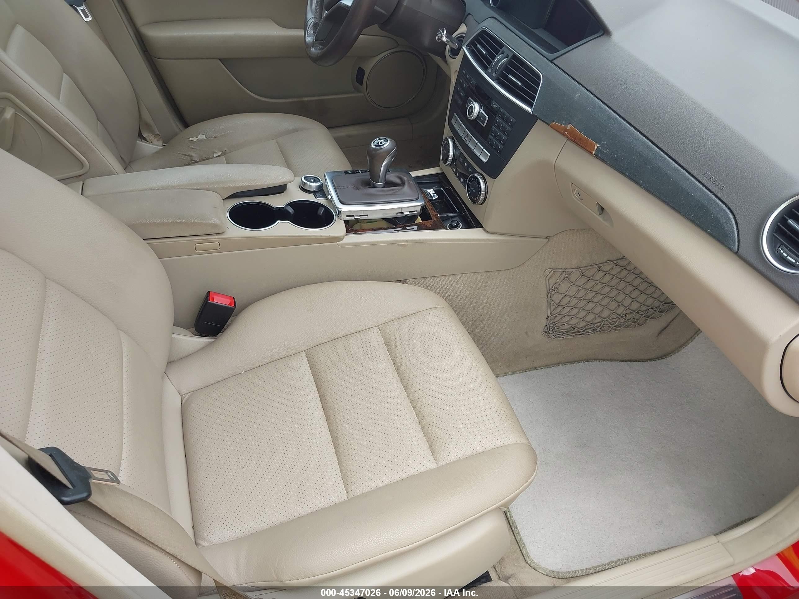 2014 Mercedes-benz C 250 Sport Красный vin: WDDGF4HB9EA937317