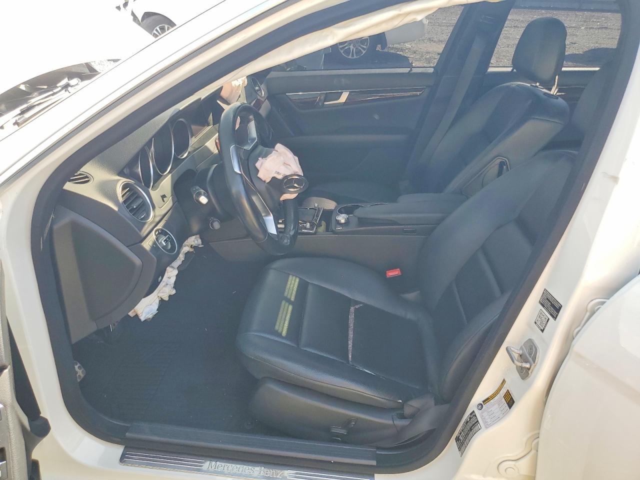 2014 Mercedes-benz C 250 Белый vin: WDDGF4HB9EA941562
