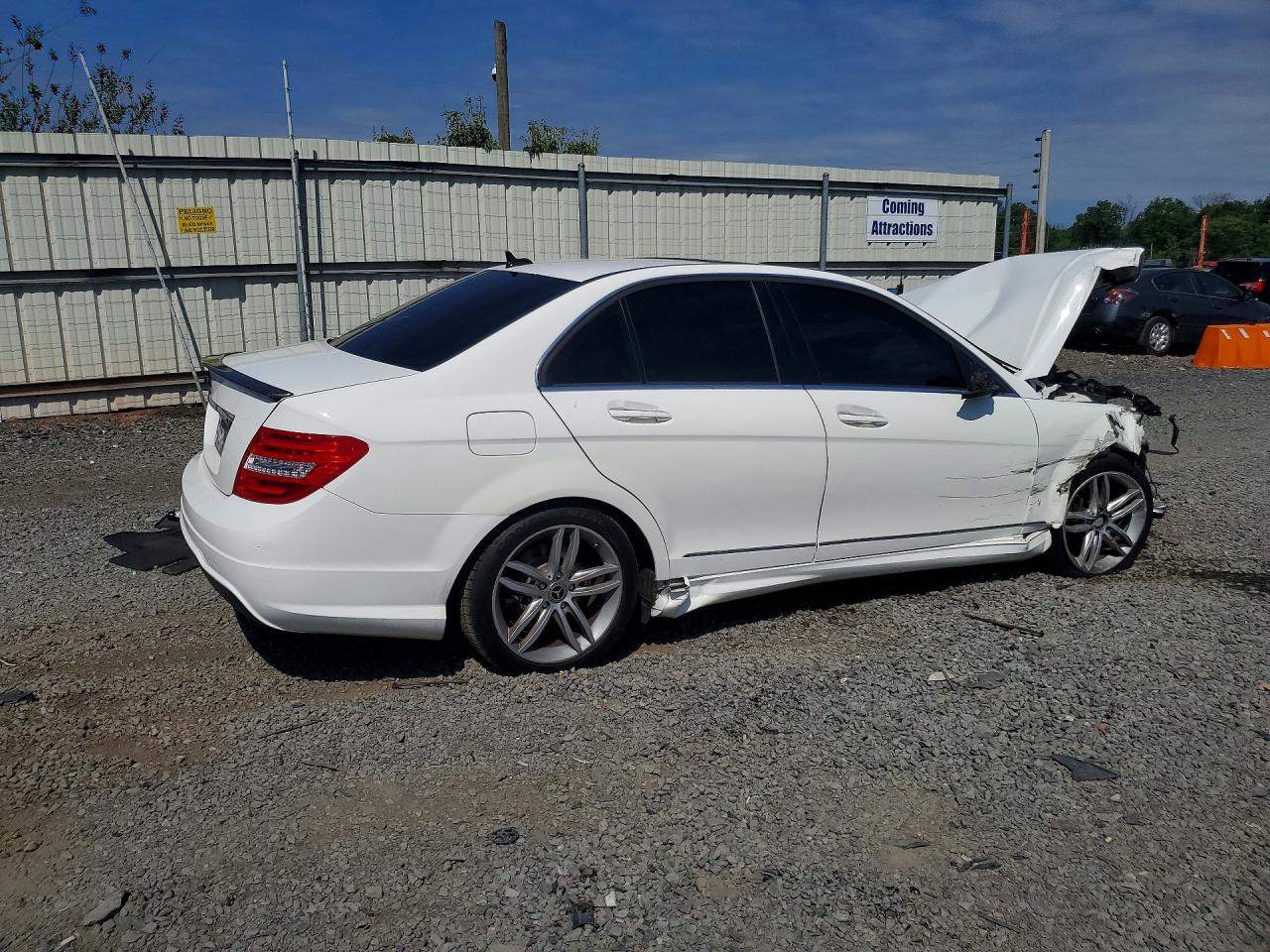 2014 Mercedes-benz C 250 Белый vin: WDDGF4HB9EA941562