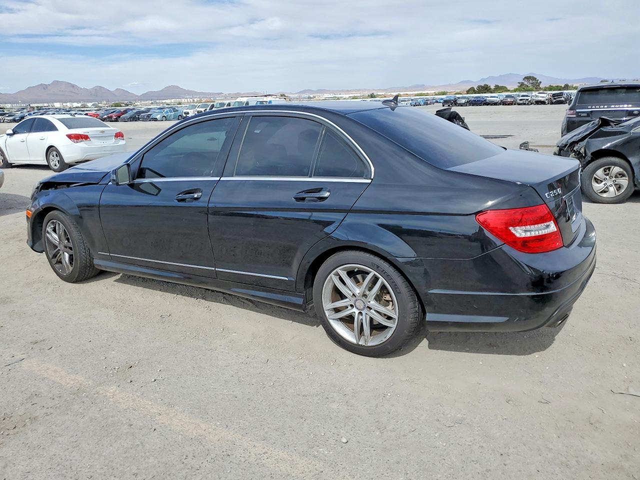 2014 Mercedes-benz C 250 Черный vin: WDDGF4HB9EA943800