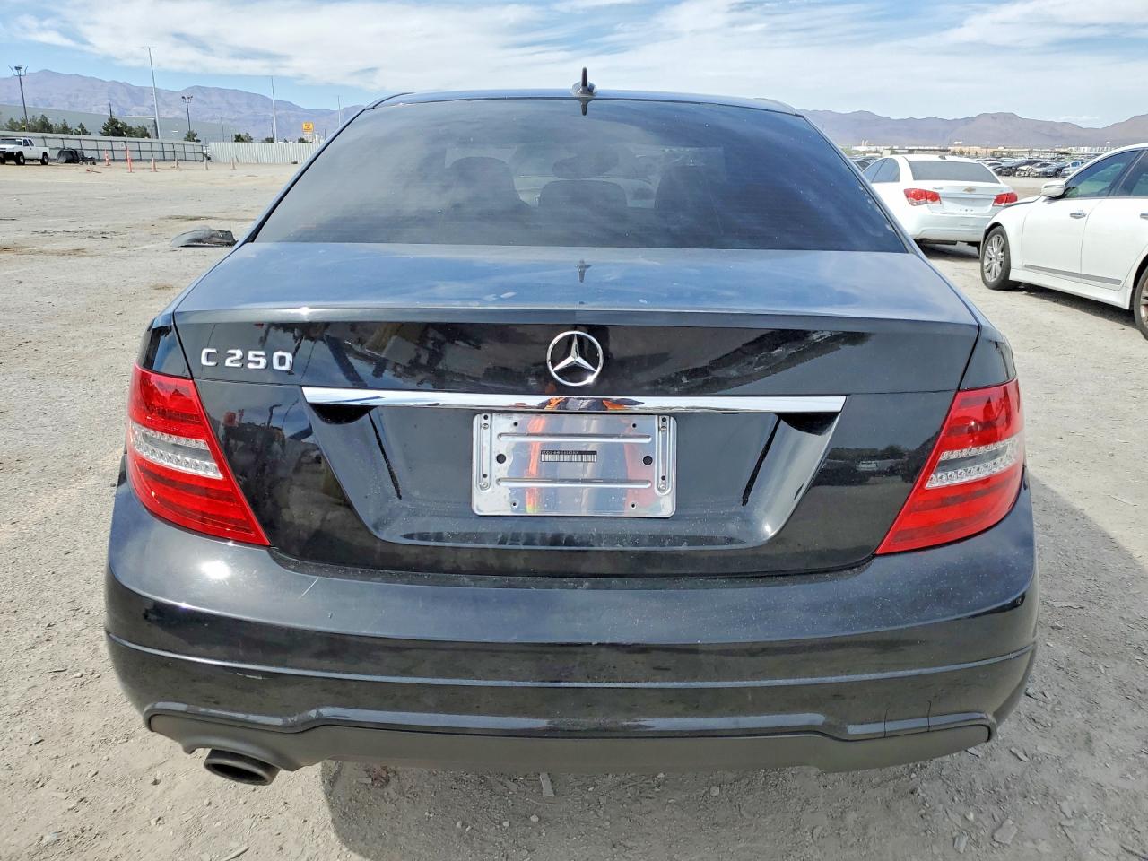 2014 Mercedes-benz C 250 Черный vin: WDDGF4HB9EA943800