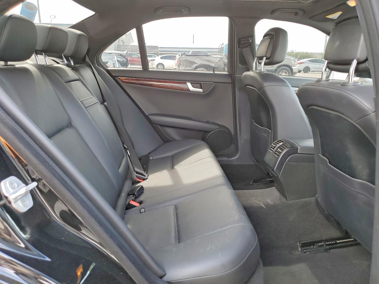 2014 Mercedes-benz C 250 Черный vin: WDDGF4HB9EA943800