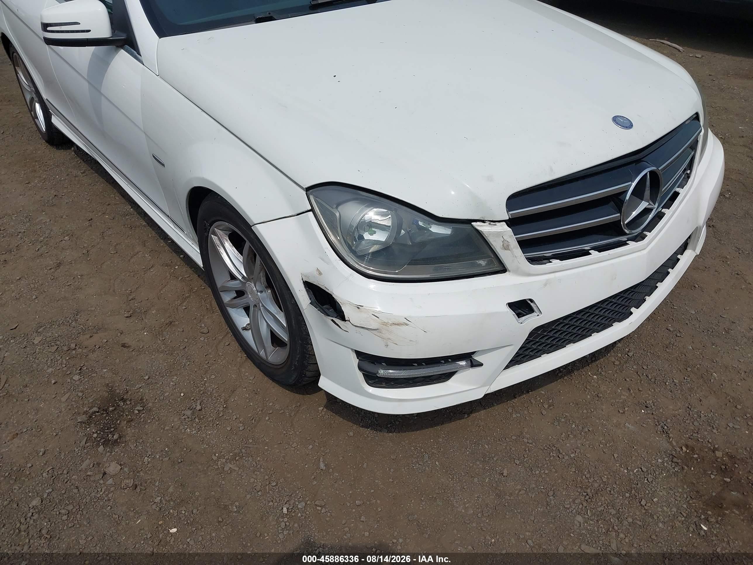 2014 Mercedes-benz C 250 Sport White vin: WDDGF4HB9EA950259