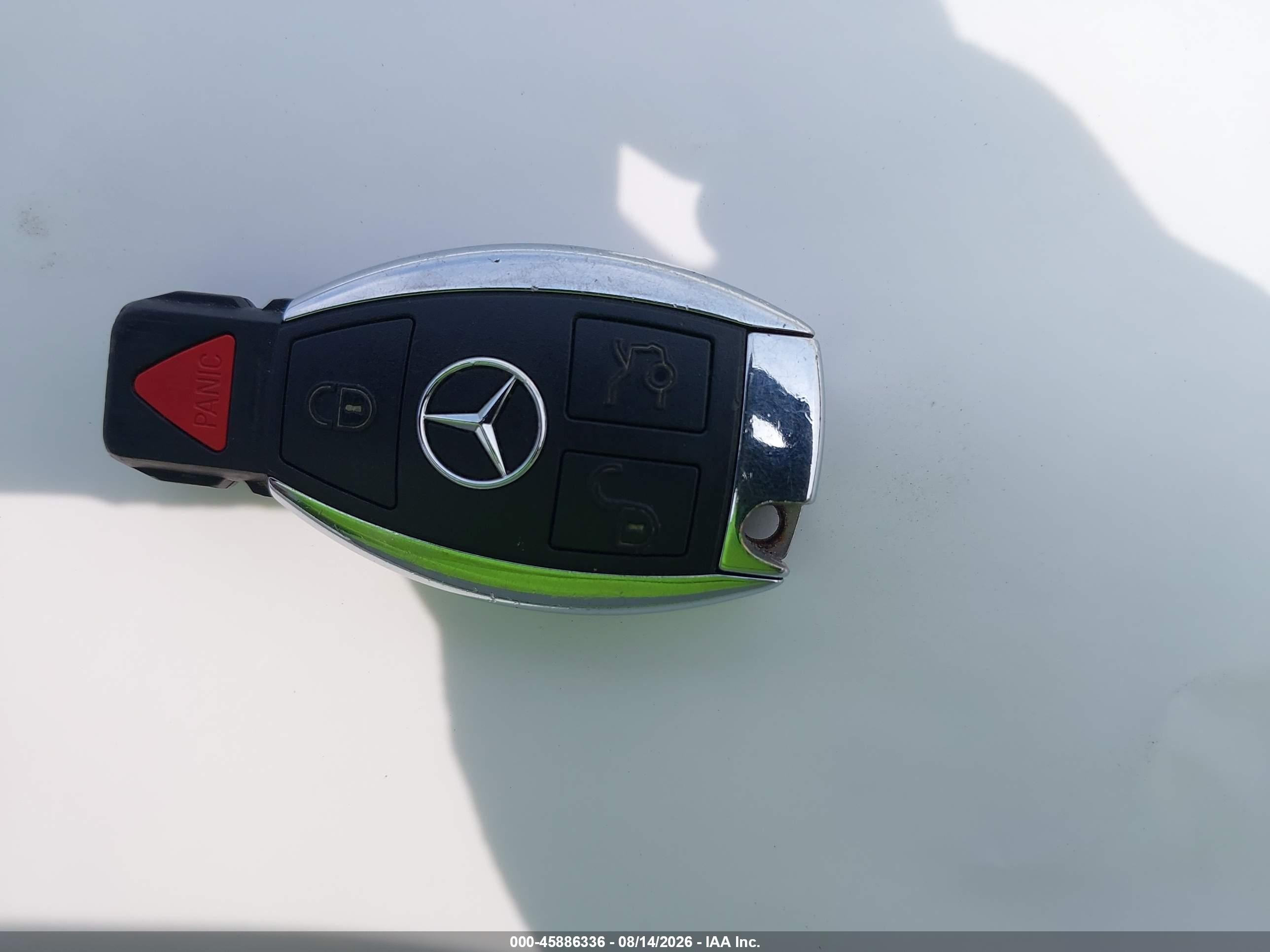 2014 Mercedes-benz C 250 Sport White vin: WDDGF4HB9EA950259
