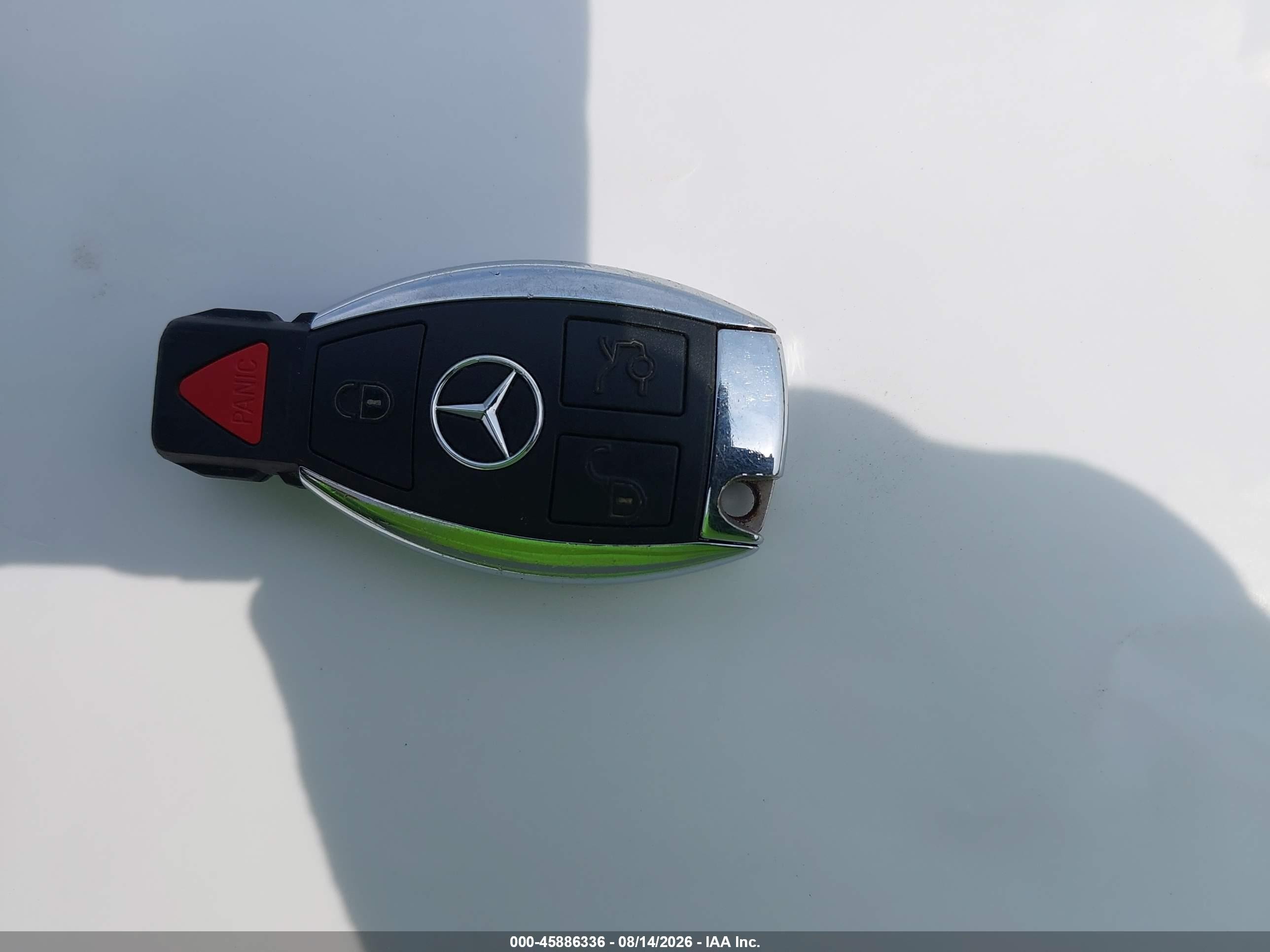2014 Mercedes-benz C 250 Sport White vin: WDDGF4HB9EA950259