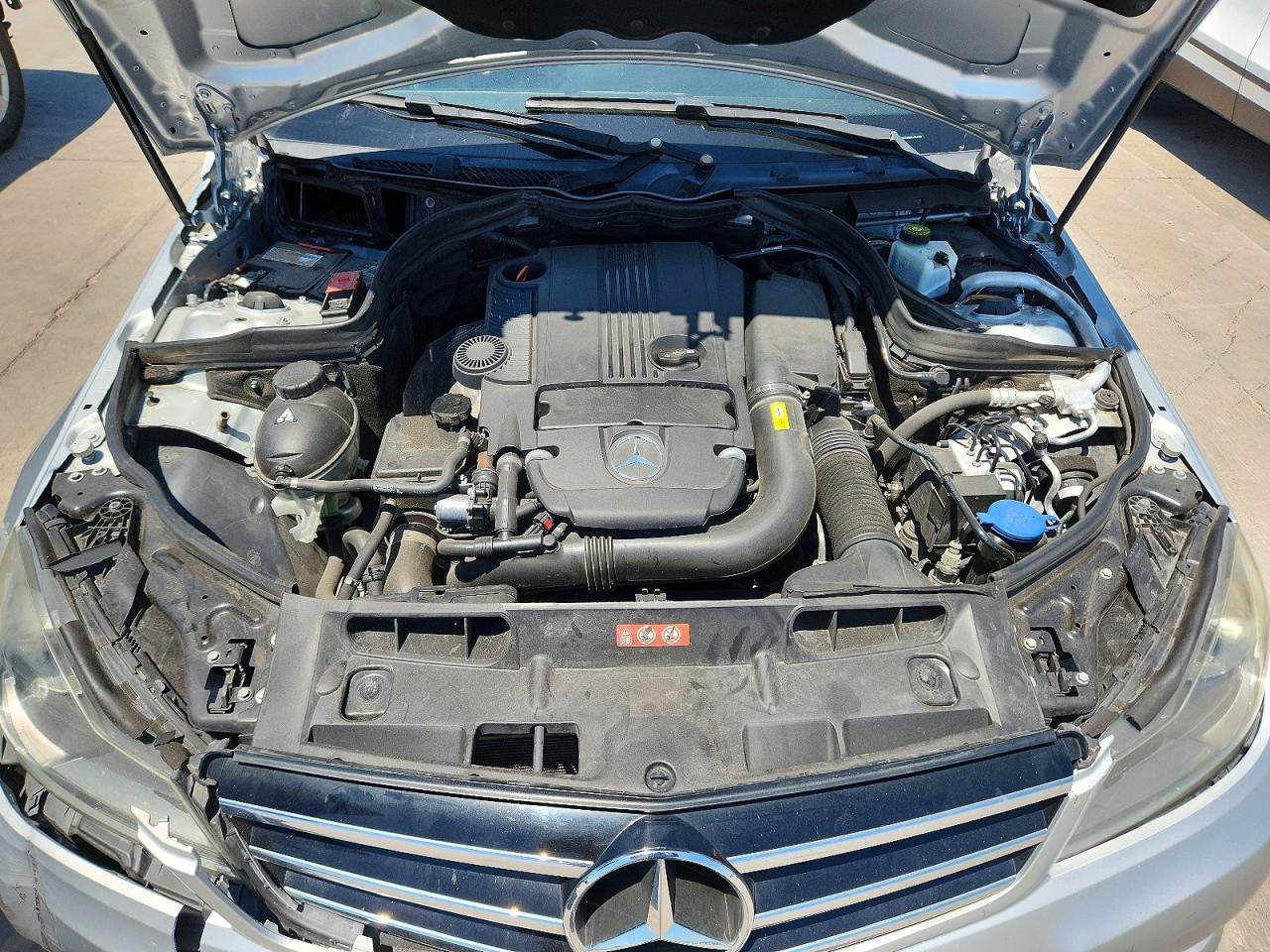 2014 Mercedes-benz C 250 Серебряный vin: WDDGF4HB9EA954232