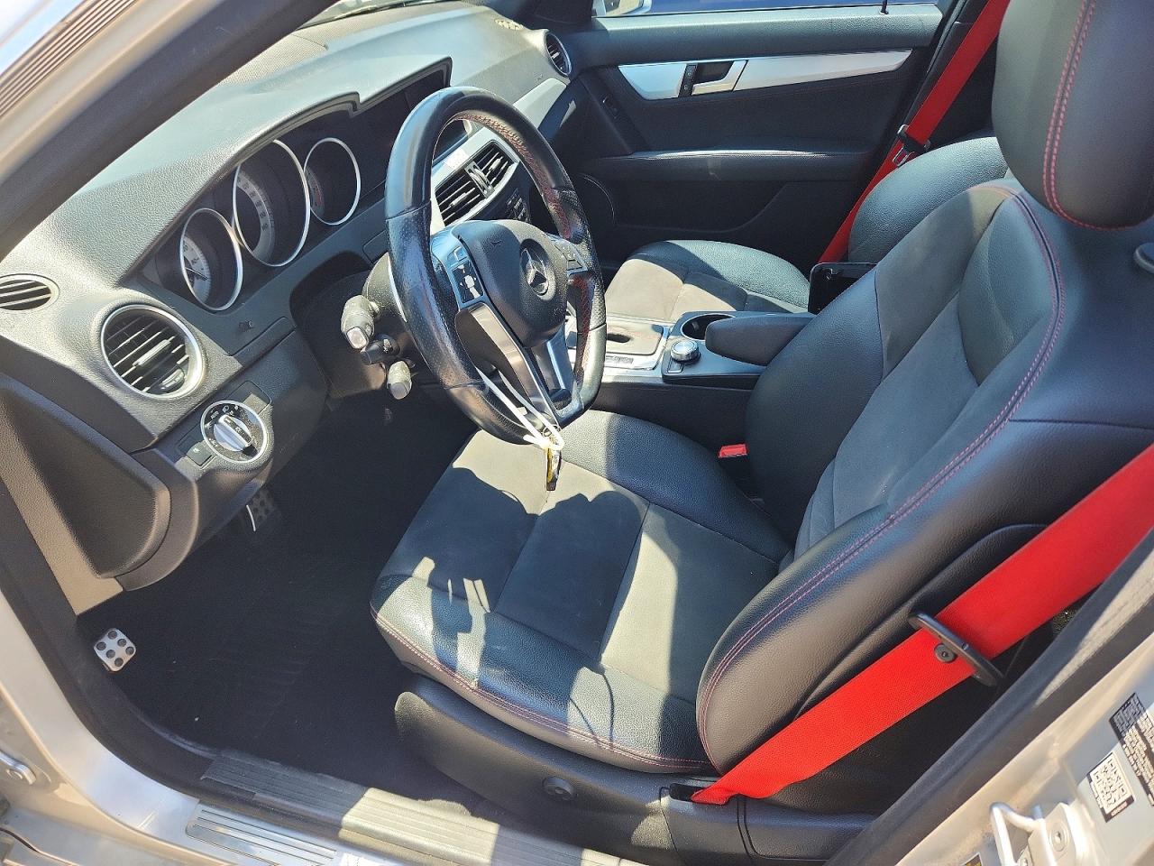 2014 Mercedes-benz C 250 Серебряный vin: WDDGF4HB9EA954232