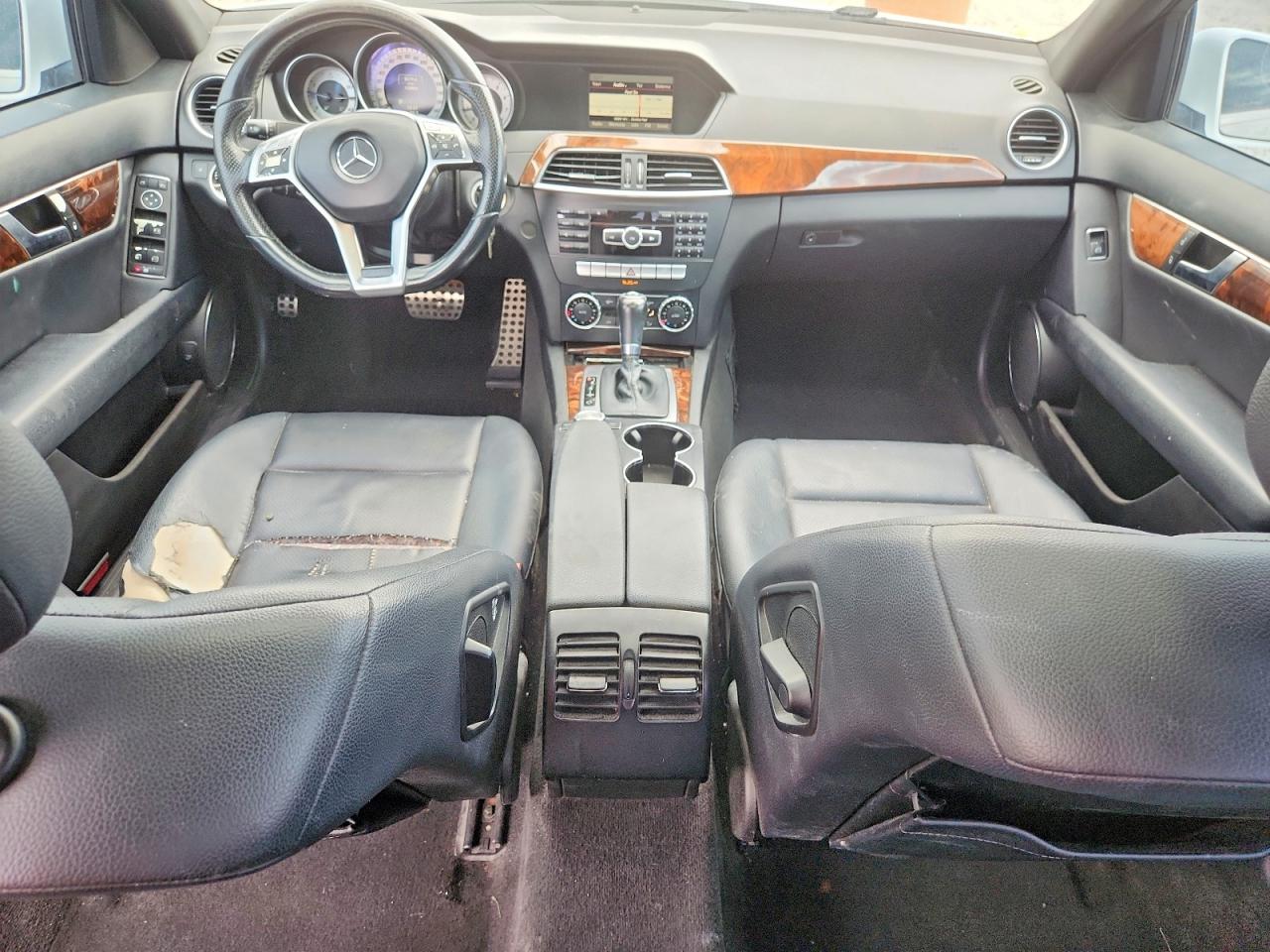 2014 Mercedes-benz C 250 Белый vin: WDDGF4HB9EA960922