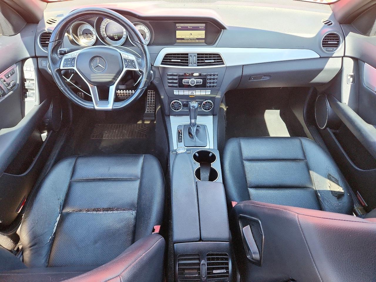 2014 Mercedes-benz C 250 Red vin: WDDGF4HB9EA963027
