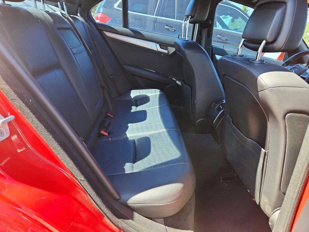 2014 Mercedes-benz C 250 Red vin: WDDGF4HB9EA963027