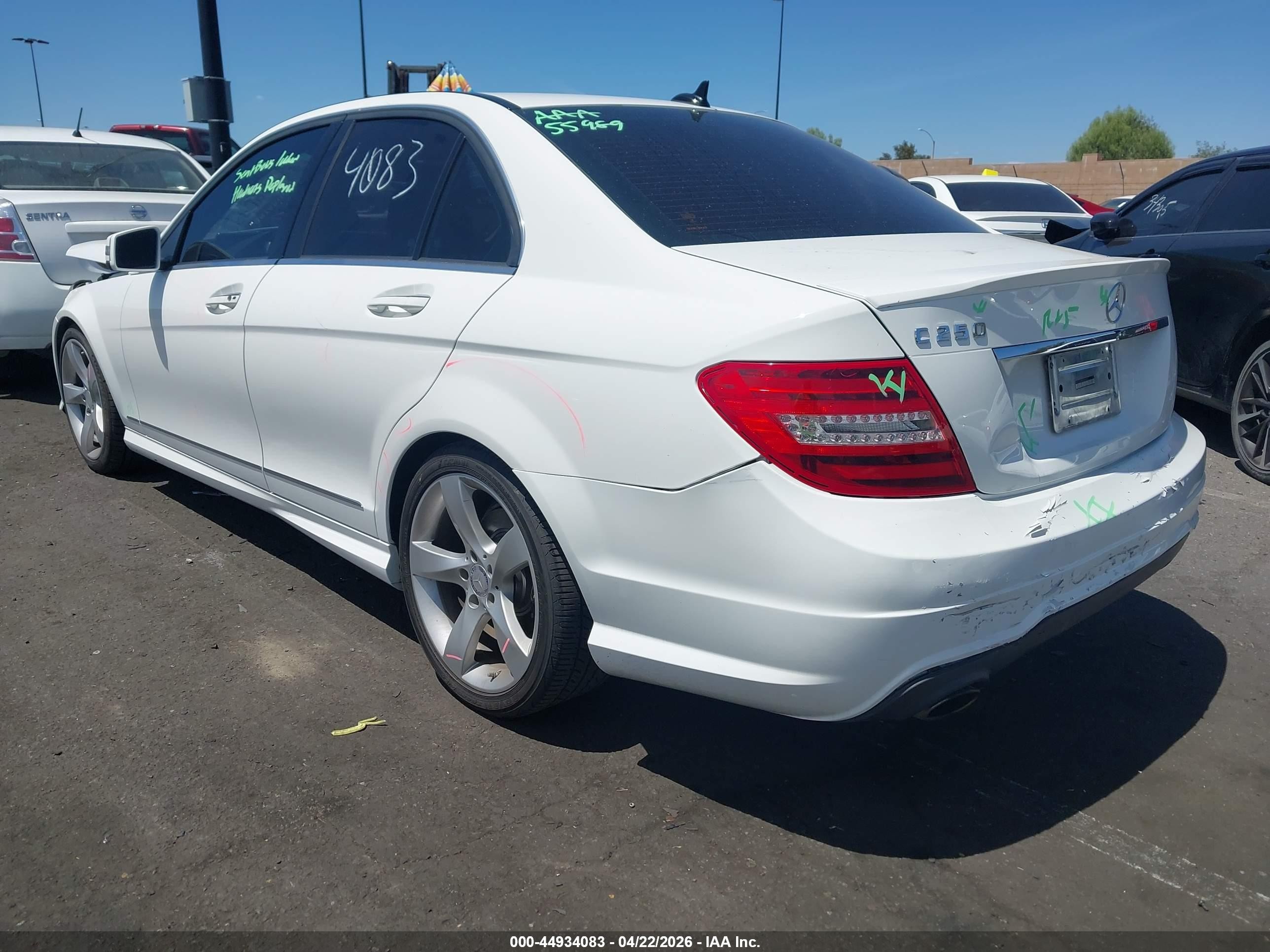 2014 Mercedes-benz C 250 Sport Белый vin: WDDGF4HB9EA966476