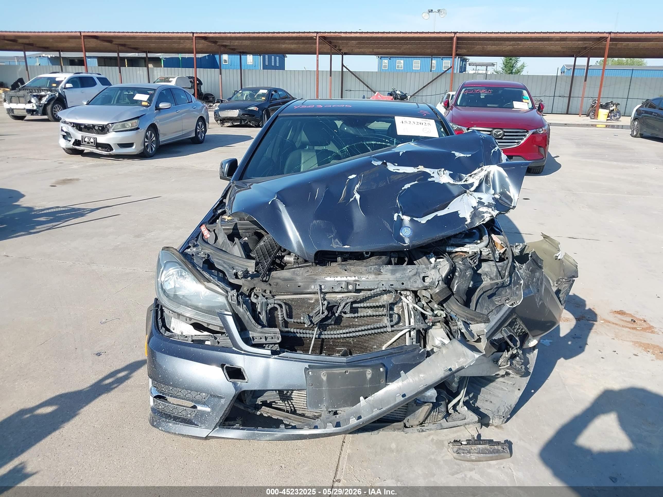 2014 Mercedes-benz C 250 Sport Серый vin: WDDGF4HB9EG211812