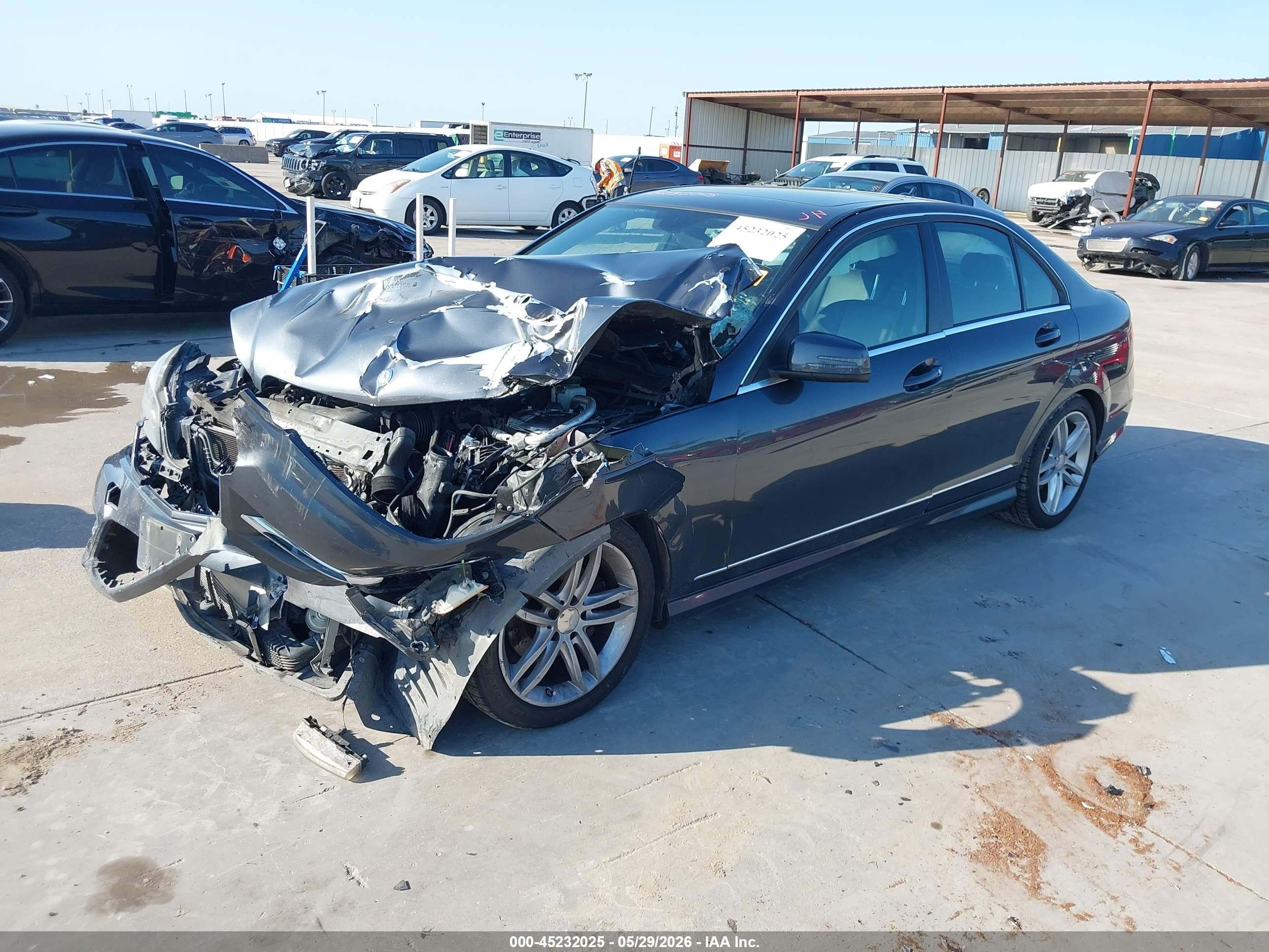 2014 Mercedes-benz C 250 Sport Серый vin: WDDGF4HB9EG211812