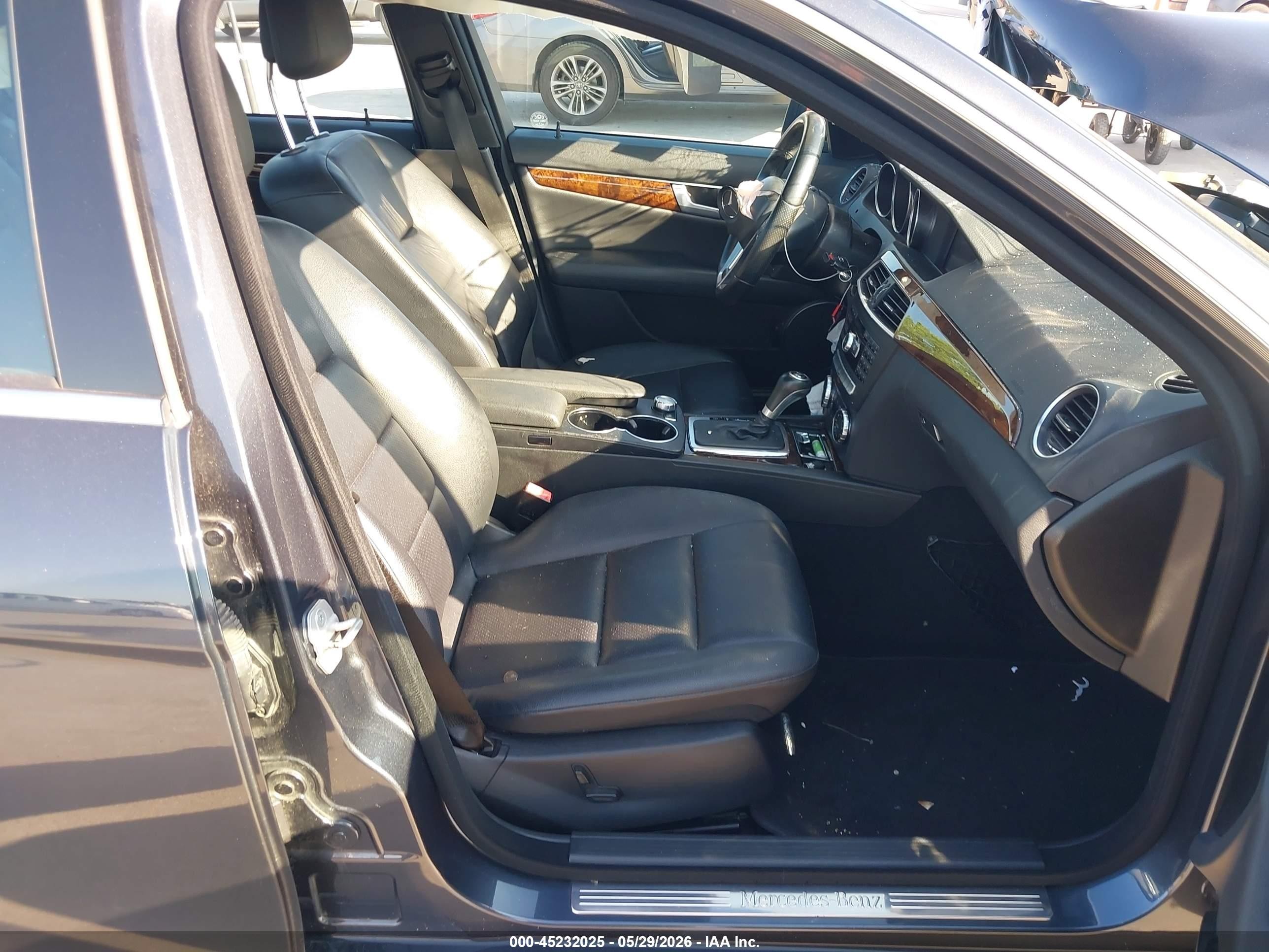 2014 Mercedes-benz C 250 Sport Серый vin: WDDGF4HB9EG211812
