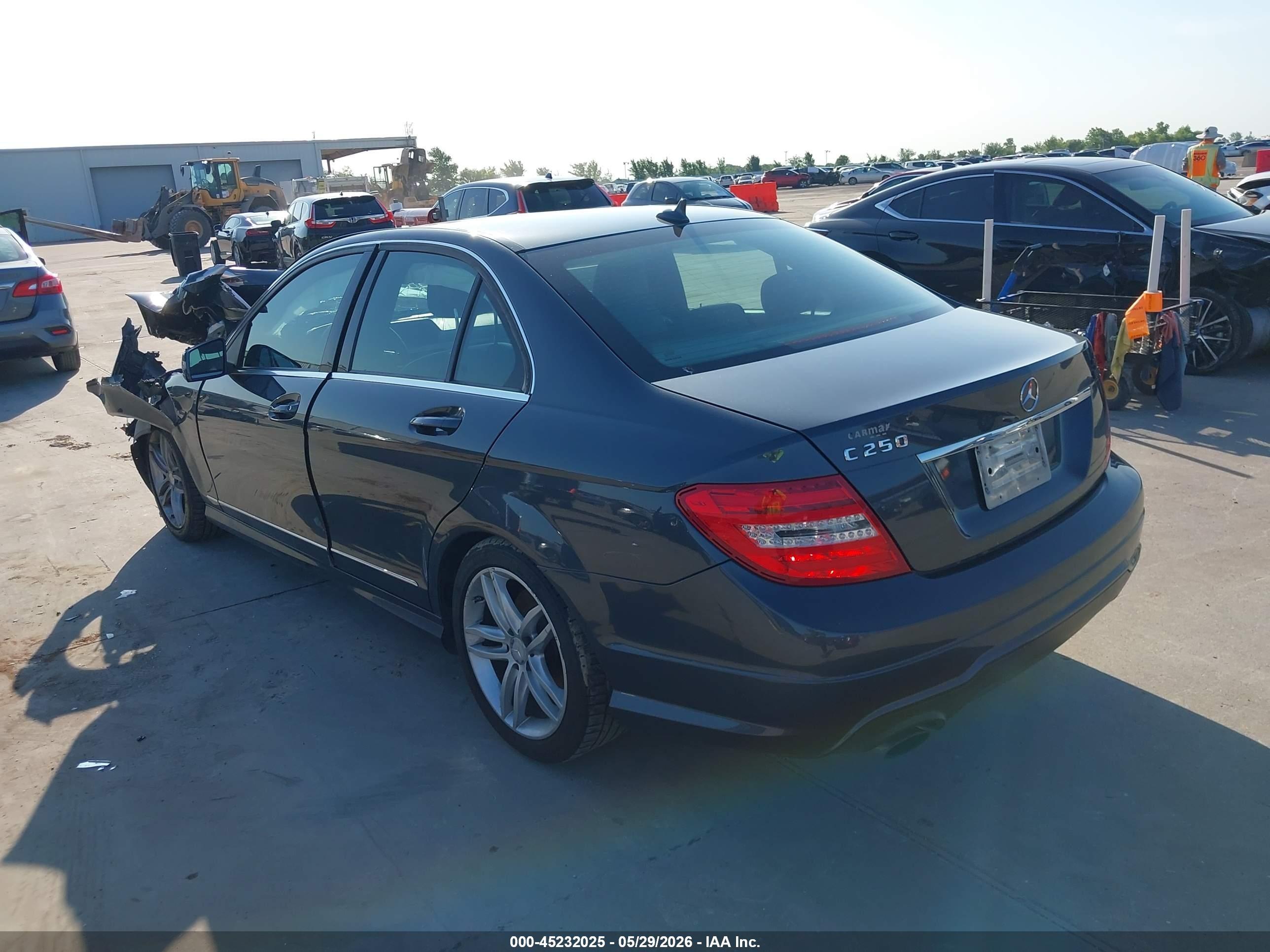 2014 Mercedes-benz C 250 Sport Серый vin: WDDGF4HB9EG211812