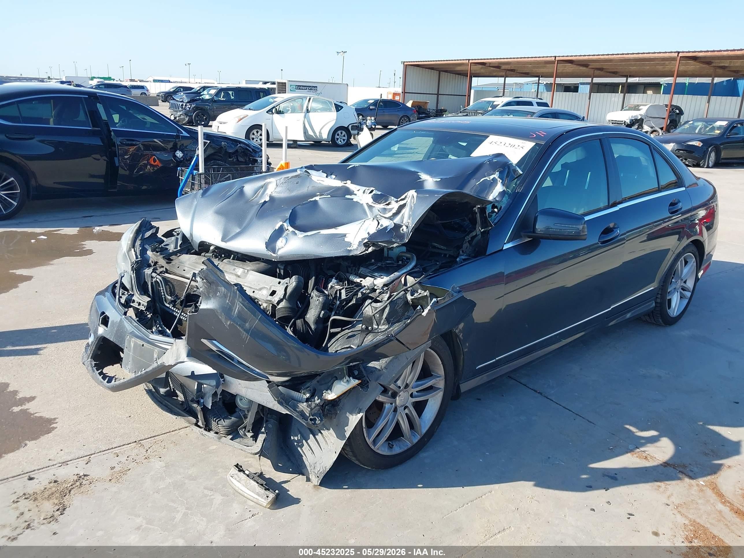 2014 Mercedes-benz C 250 Sport Серый vin: WDDGF4HB9EG211812