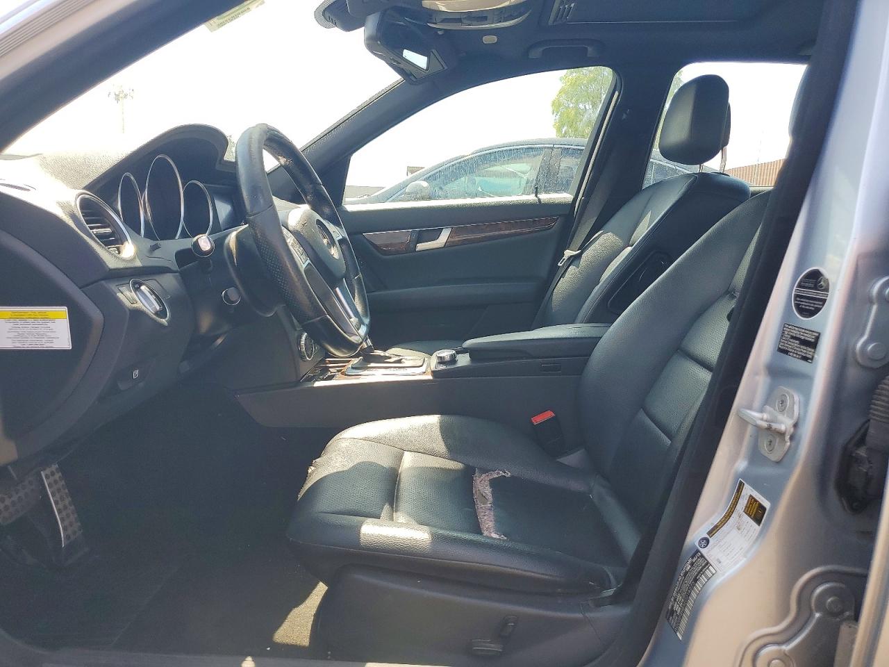 2014 Mercedes-benz C 250 Синий vin: WDDGF4HB9EG214273