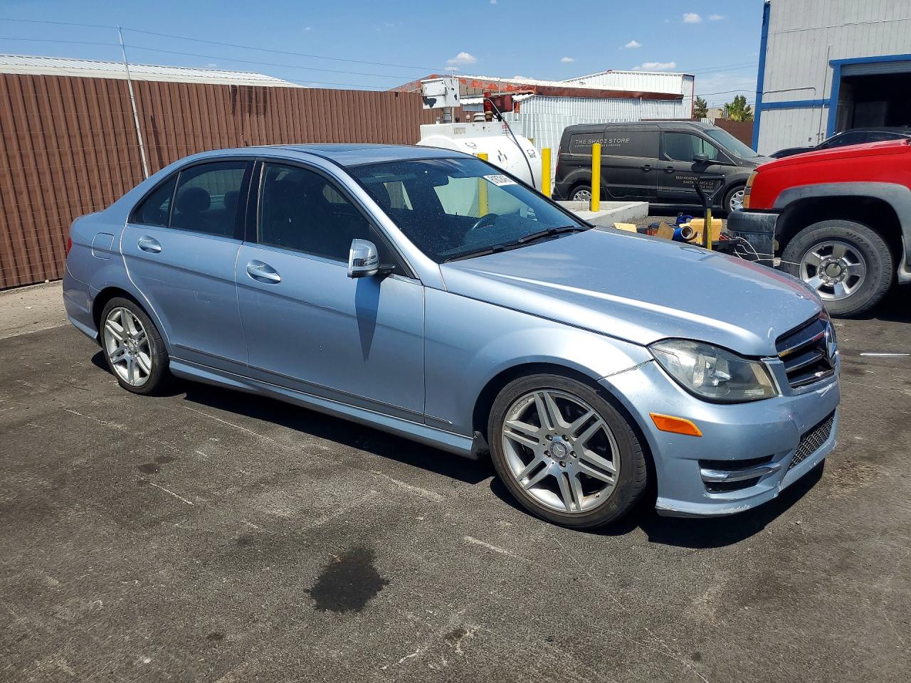 2014 Mercedes-benz C 250 Синий vin: WDDGF4HB9EG214273