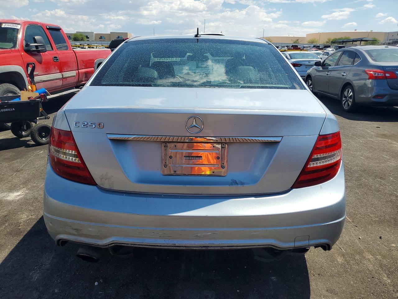2014 Mercedes-benz C 250 Синий vin: WDDGF4HB9EG214273