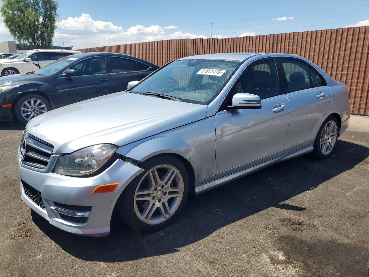 2014 Mercedes-benz C 250 Синий vin: WDDGF4HB9EG214273