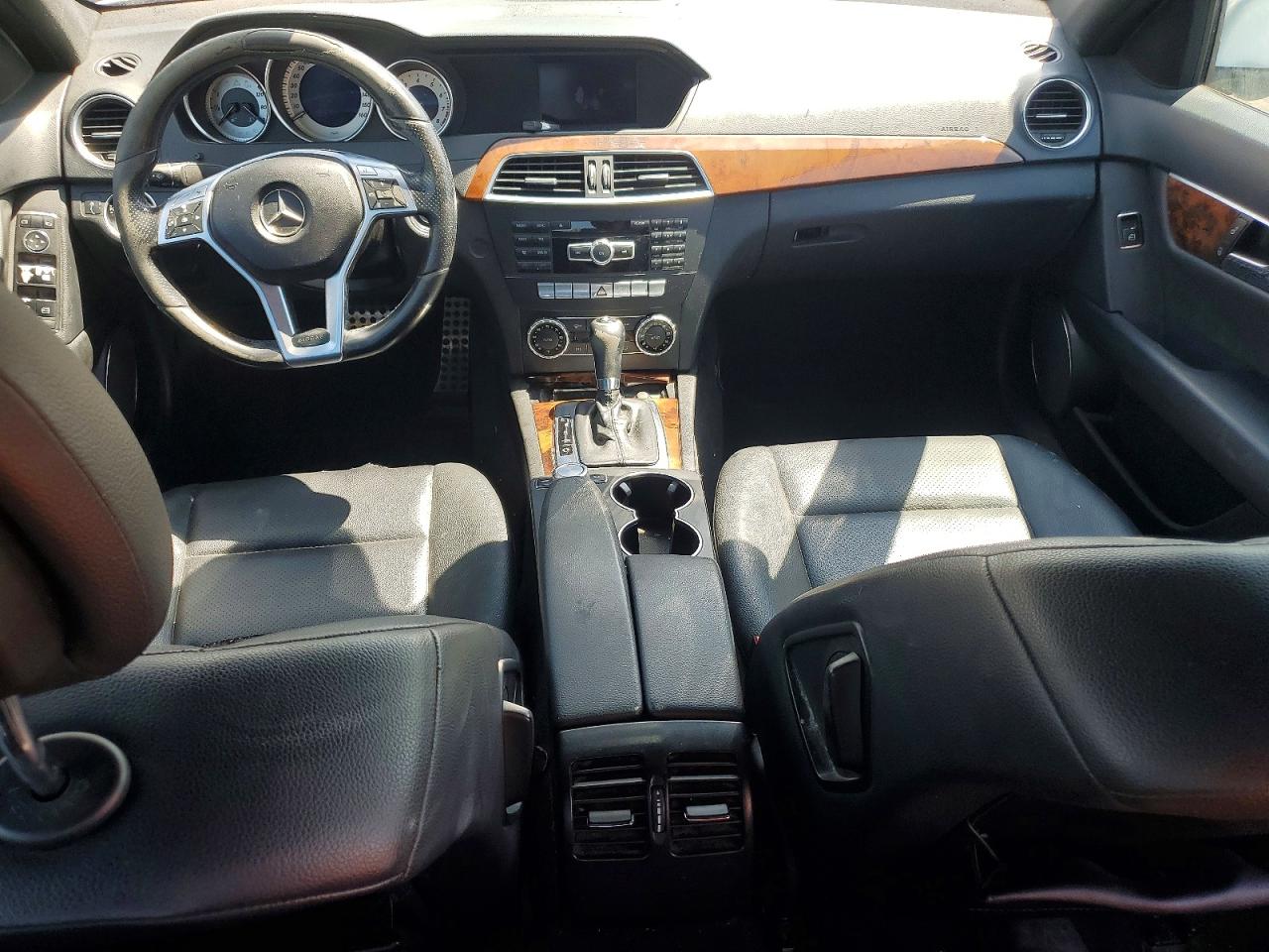 2014 Mercedes-benz C 250 Синий vin: WDDGF4HB9EG214273