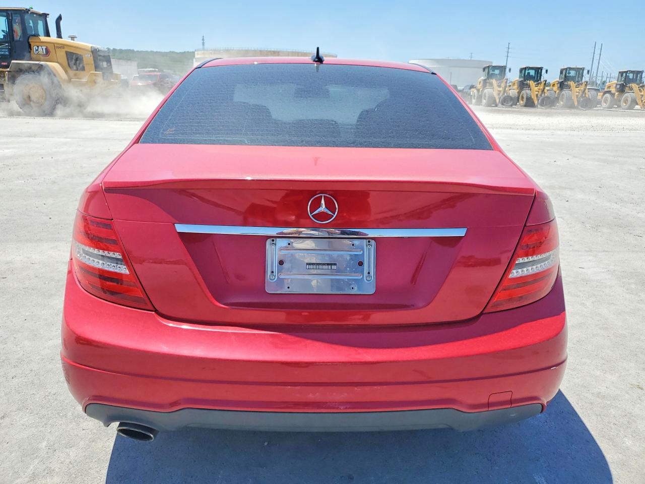 2014 Mercedes-benz C 250 Red vin: WDDGF4HB9EG242736
