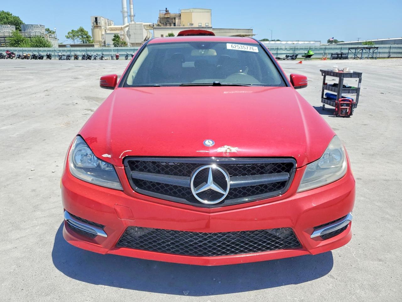 2014 Mercedes-benz C 250 Red vin: WDDGF4HB9EG242736
