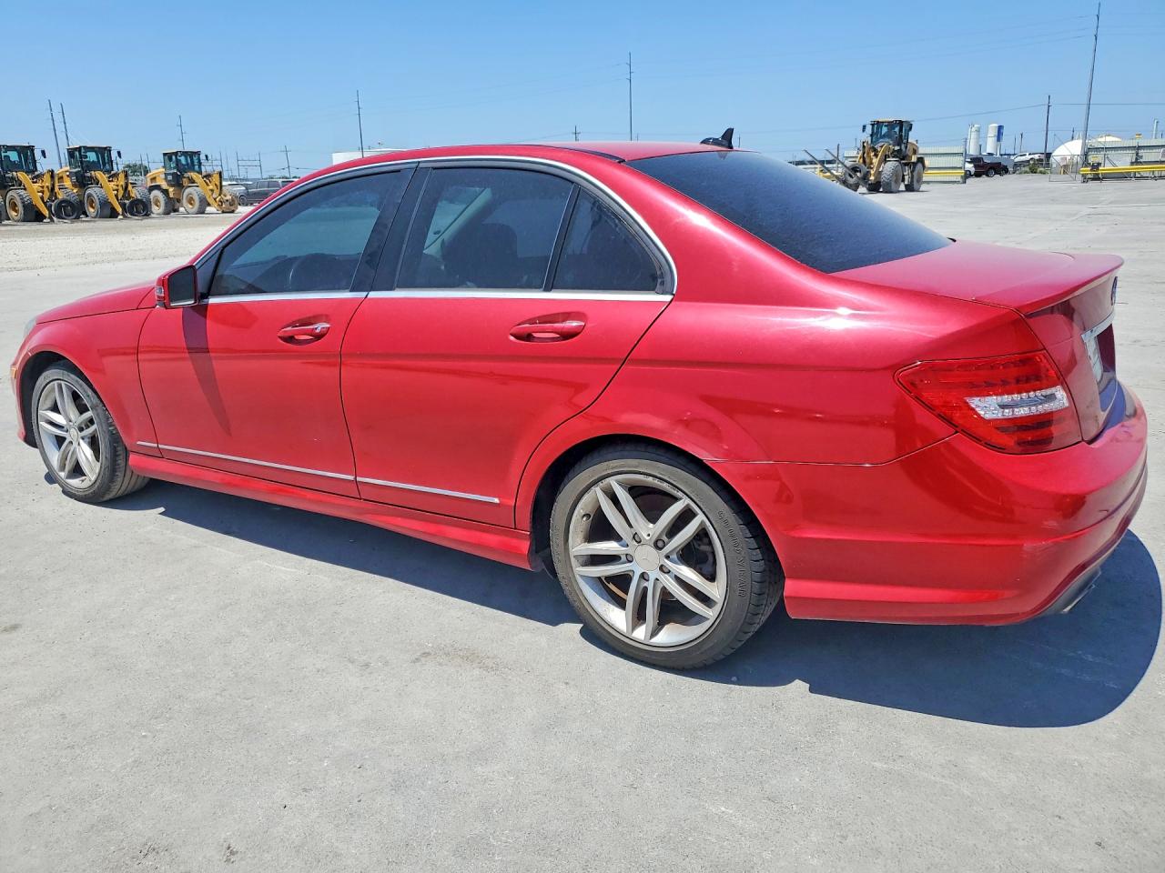 2014 Mercedes-benz C 250 Red vin: WDDGF4HB9EG242736