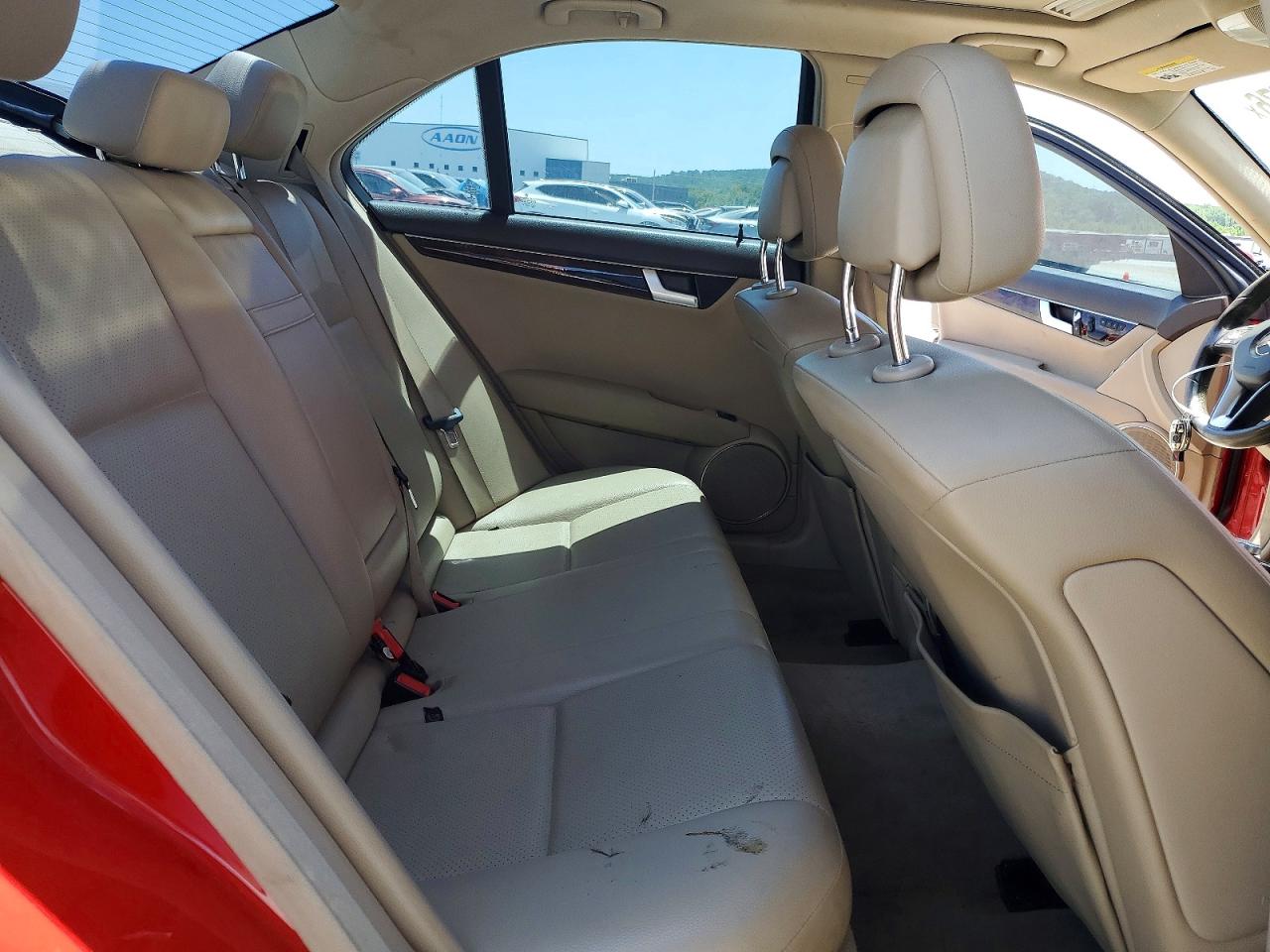 2014 Mercedes-benz C 250 Red vin: WDDGF4HB9EG242736