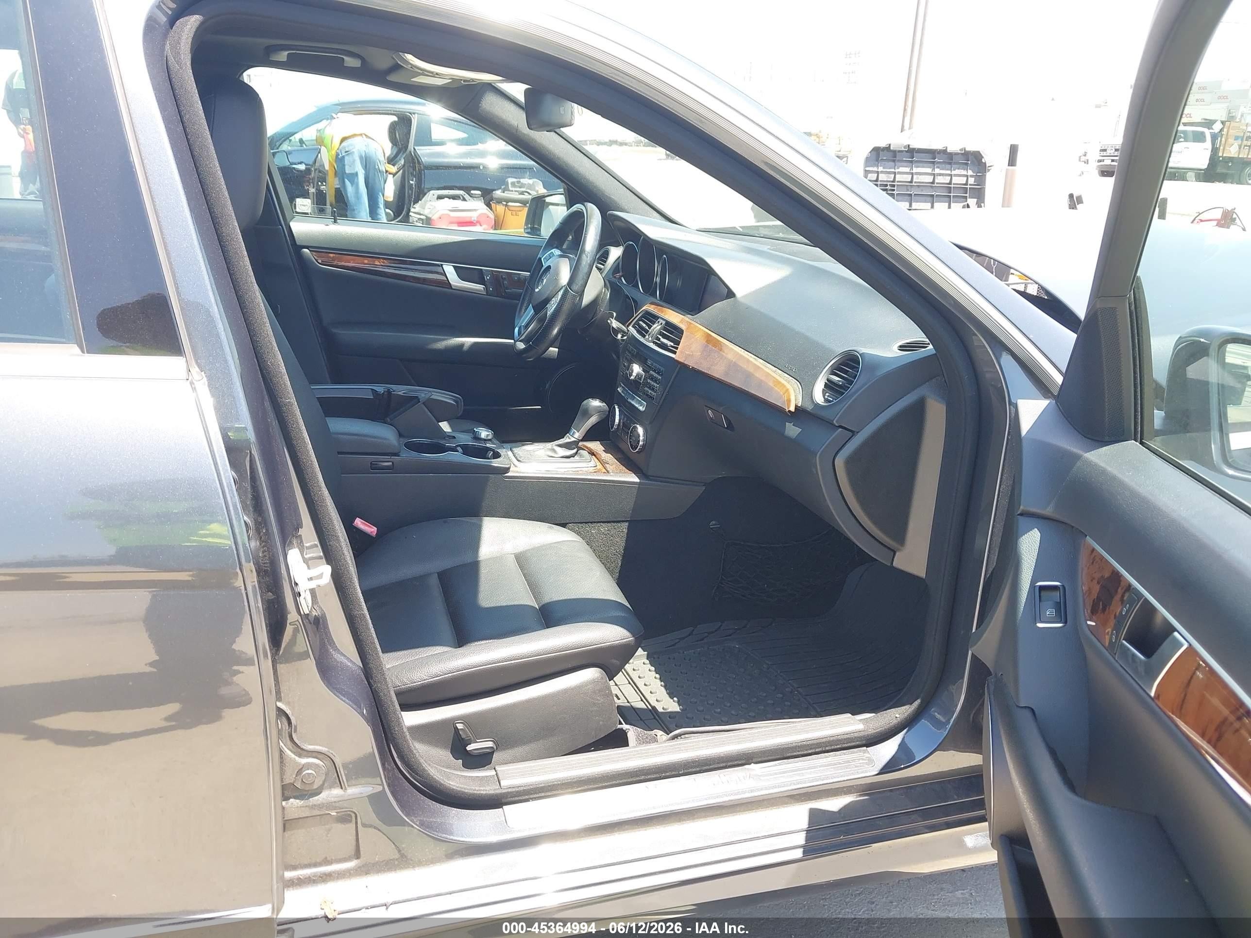 2014 Mercedes-benz C 250 Sport Серый vin: WDDGF4HB9EG248116