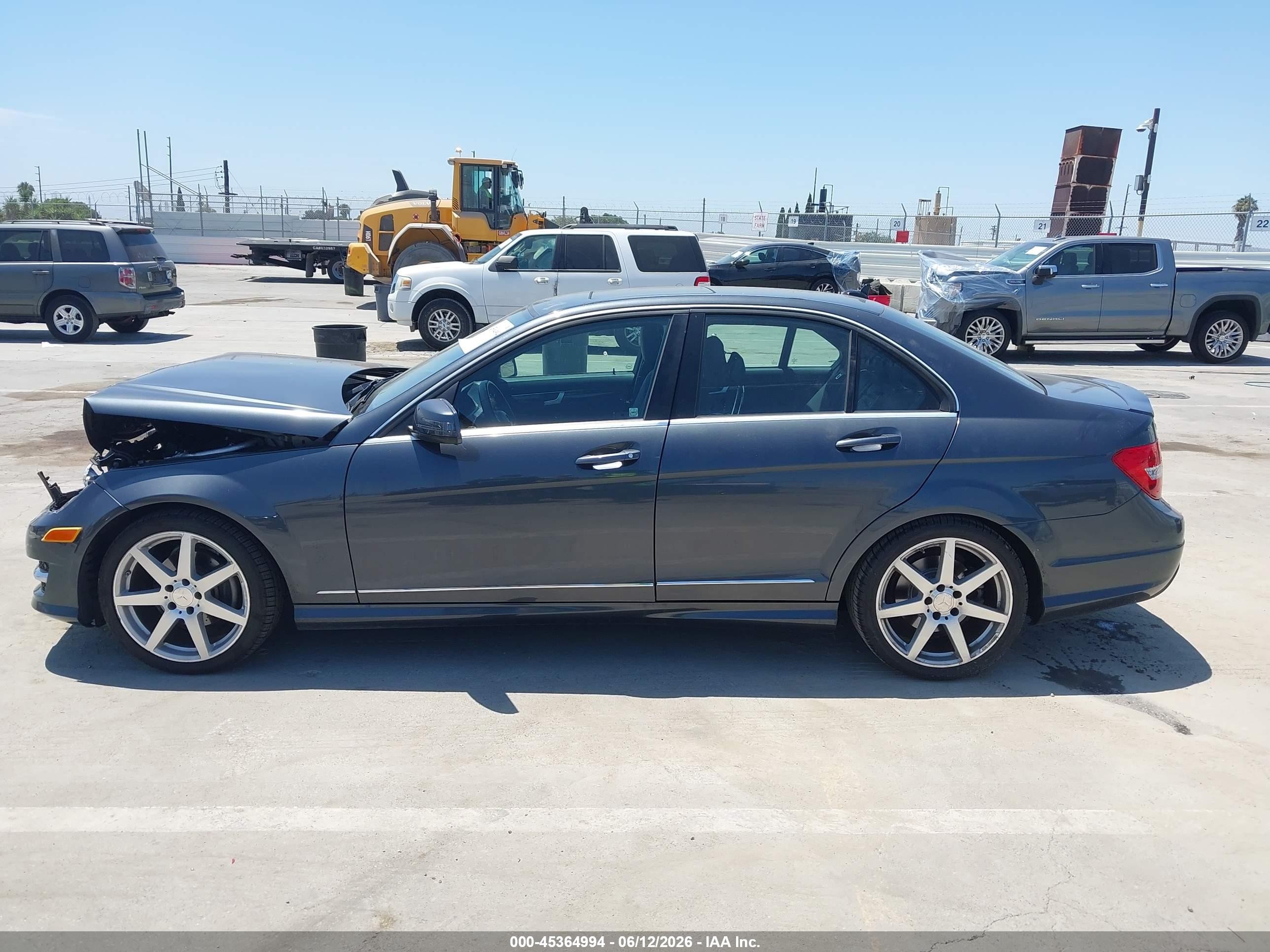 2014 Mercedes-benz C 250 Sport Серый vin: WDDGF4HB9EG248116