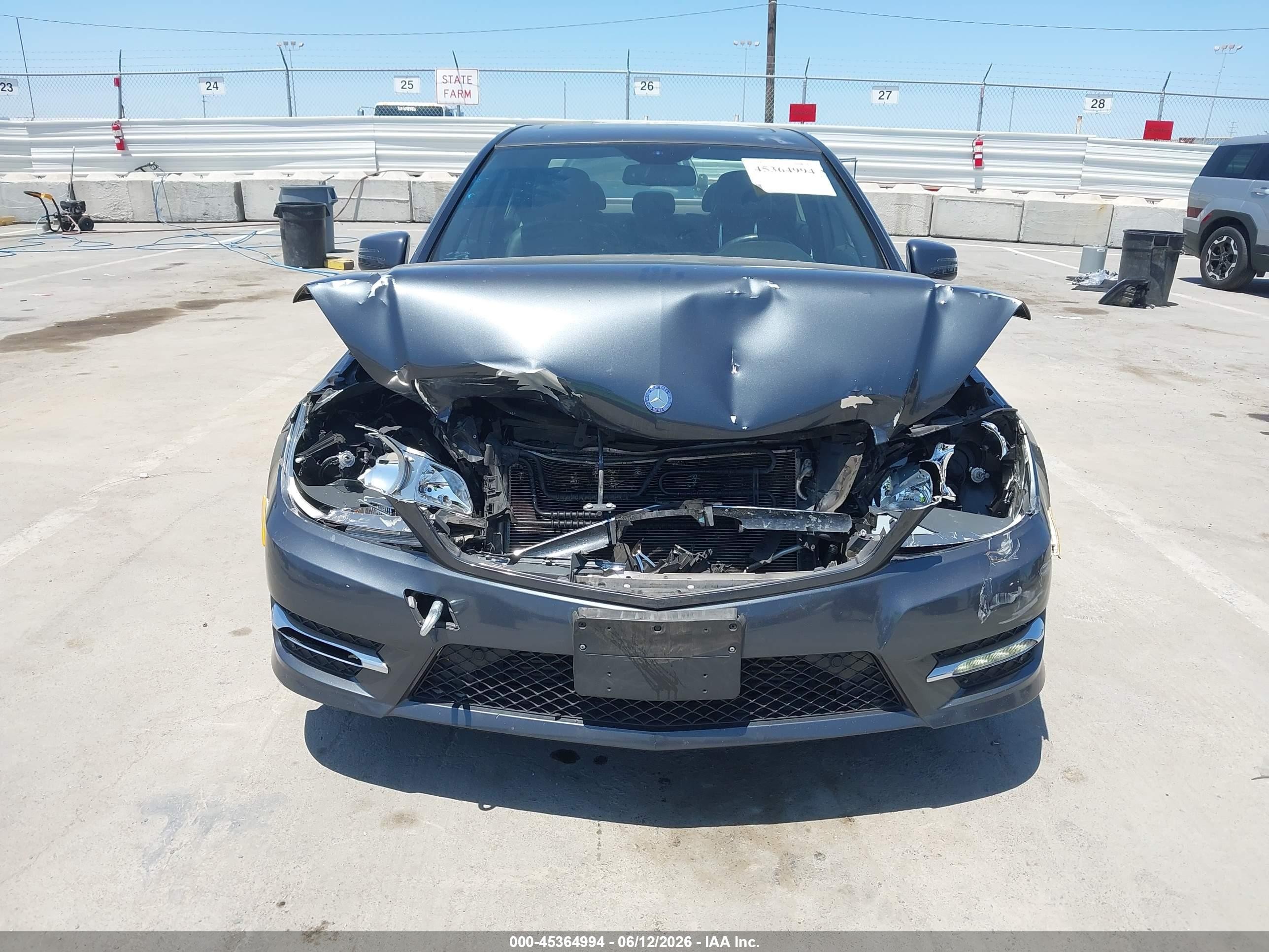 2014 Mercedes-benz C 250 Sport Серый vin: WDDGF4HB9EG248116