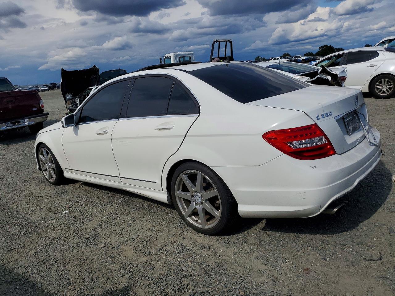 2014 Mercedes-benz C 250 White vin: WDDGF4HB9EG255163