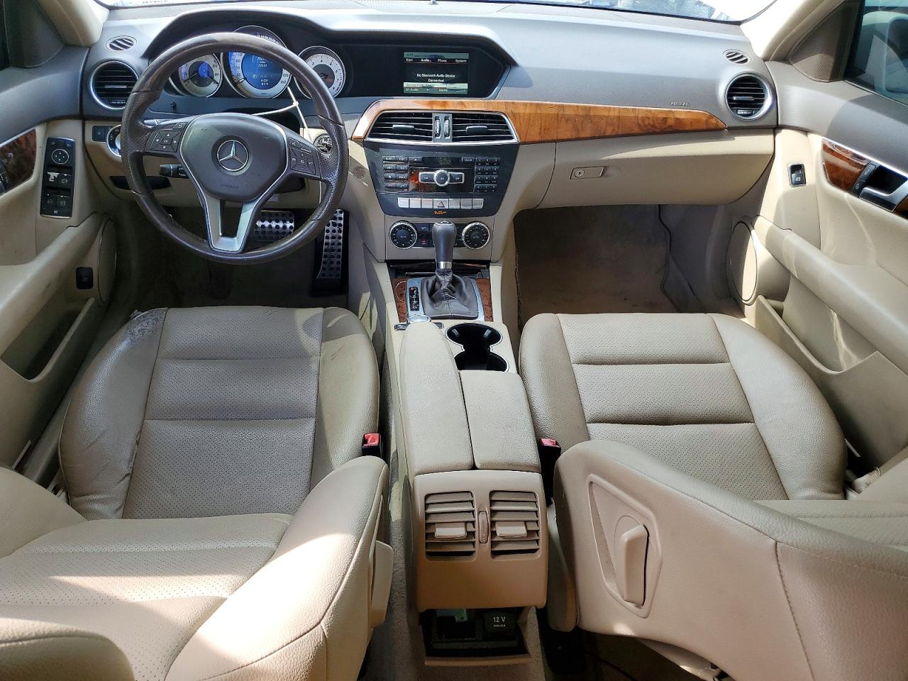 2014 Mercedes-benz C 250 White vin: WDDGF4HB9EG255163