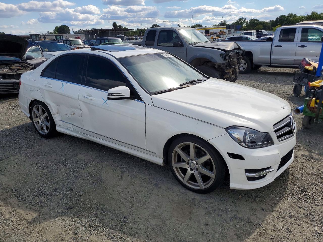 2014 Mercedes-benz C 250 White vin: WDDGF4HB9EG255163